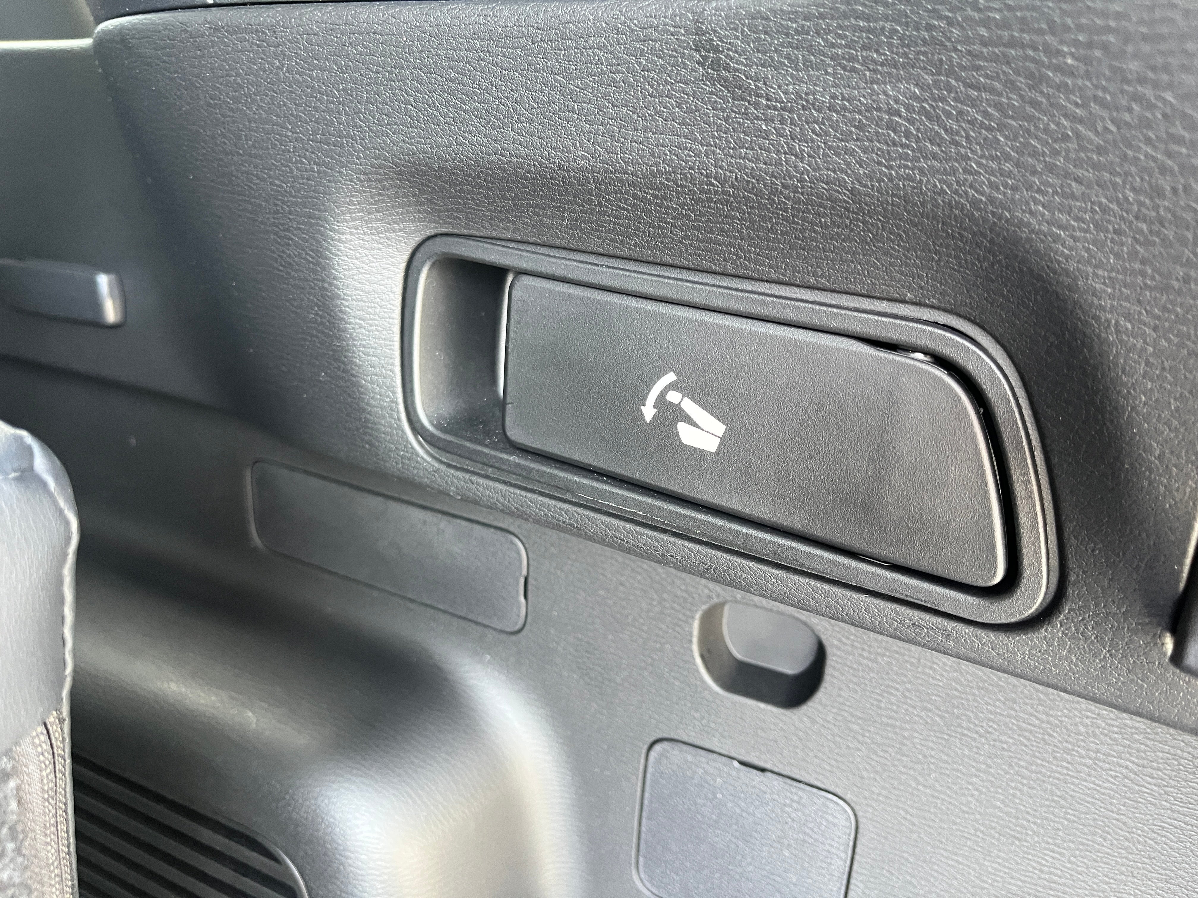 2023 Mitsubishi Outlander PHEV SE