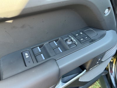 2024 Land Rover Defender X-Dynamic SE