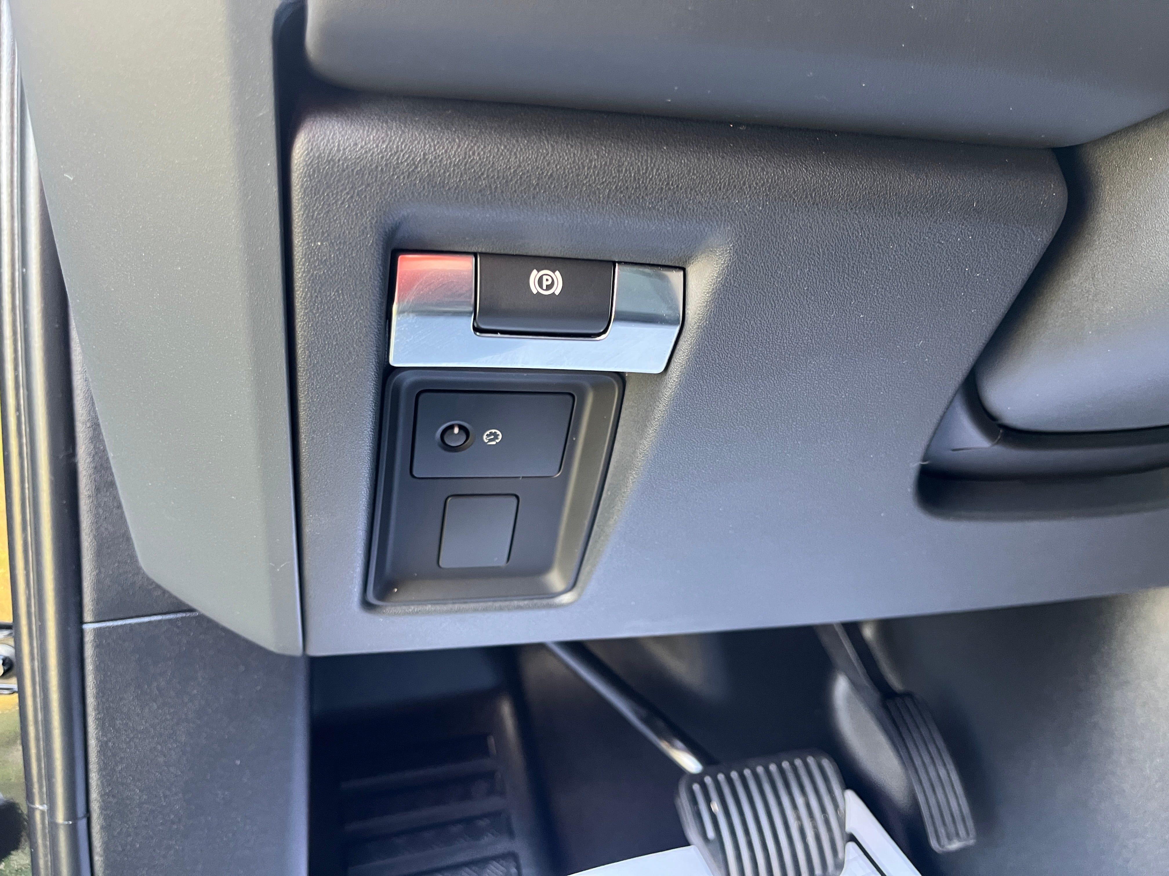2024 Land Rover Defender X-Dynamic SE