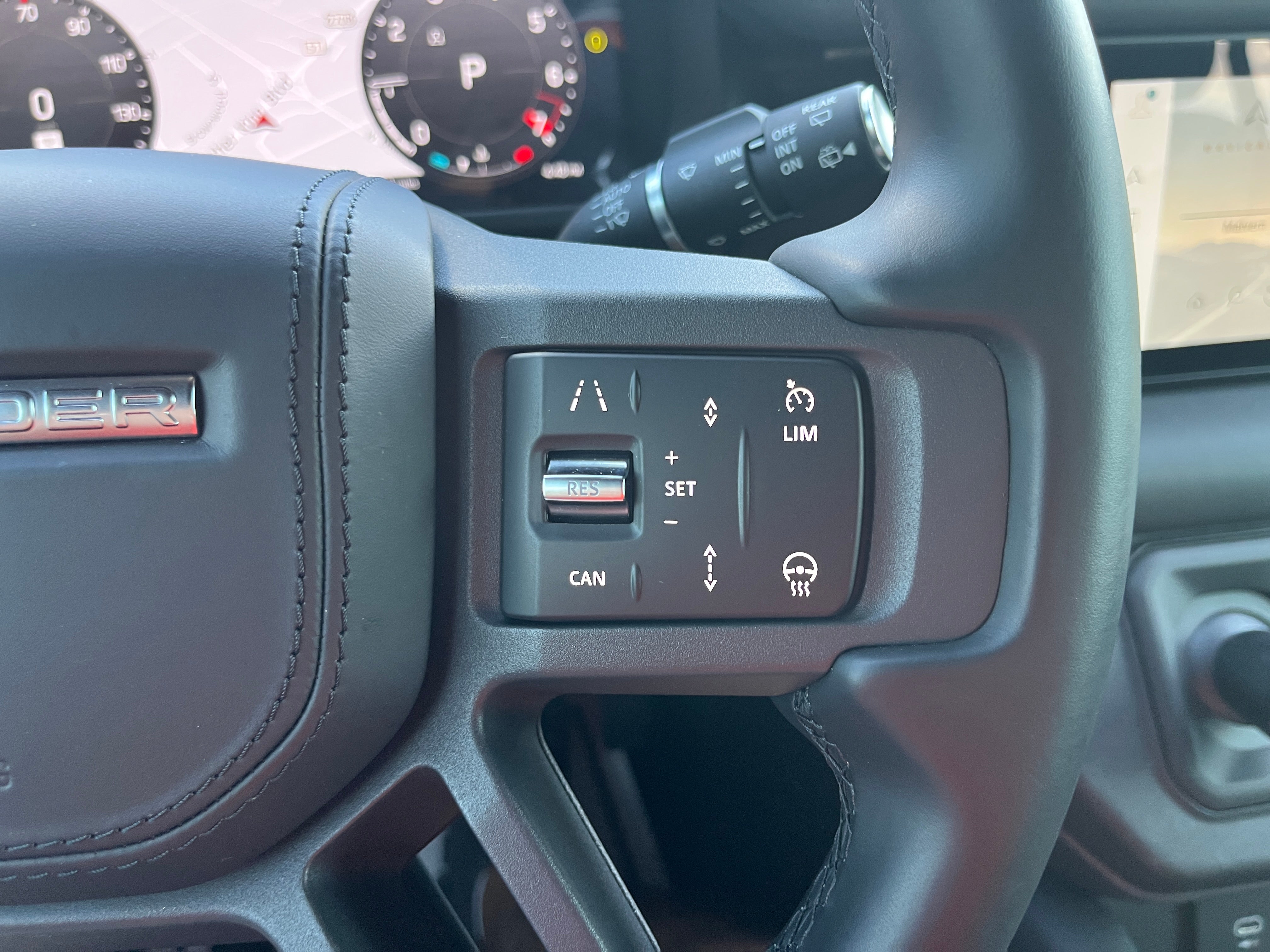 2024 Land Rover Defender X-Dynamic SE