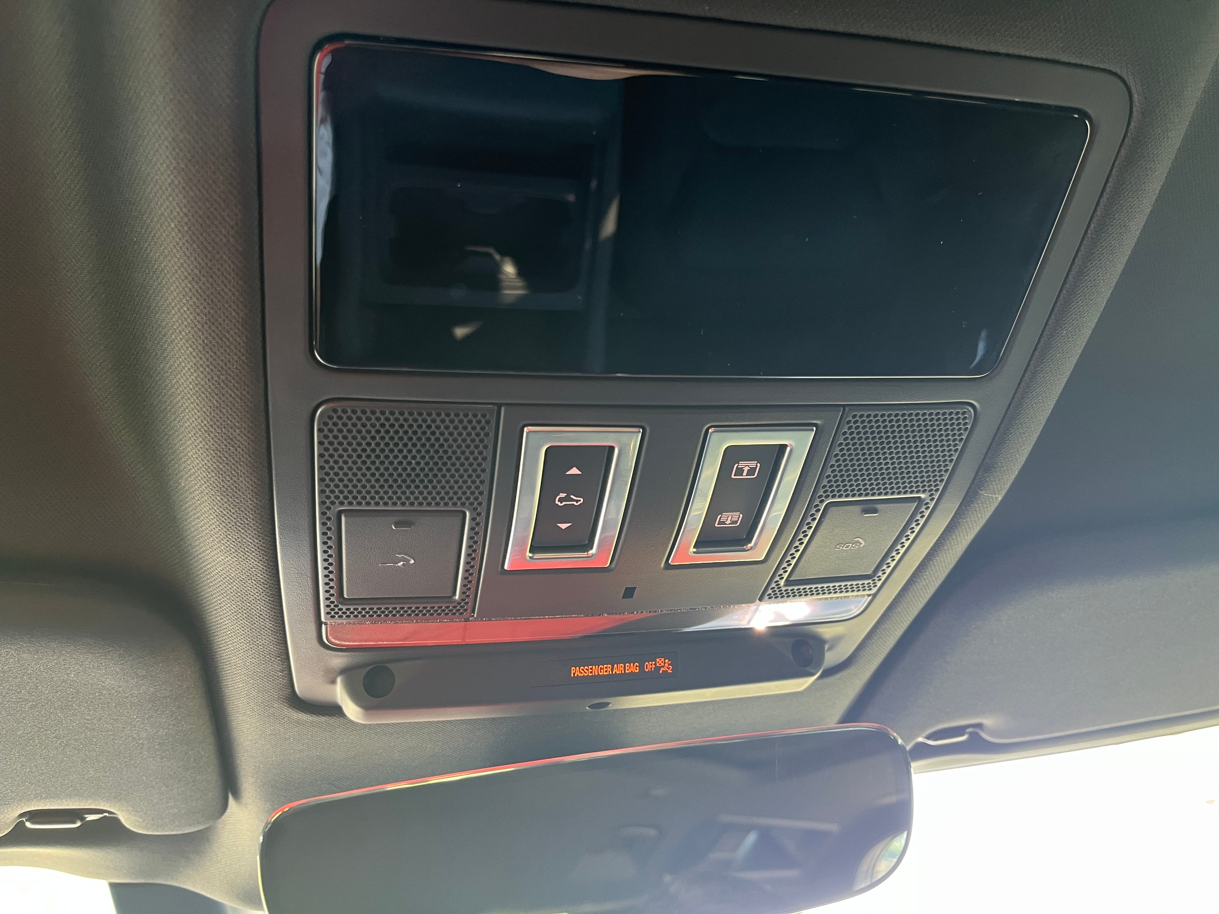 2024 Land Rover Defender X-Dynamic SE