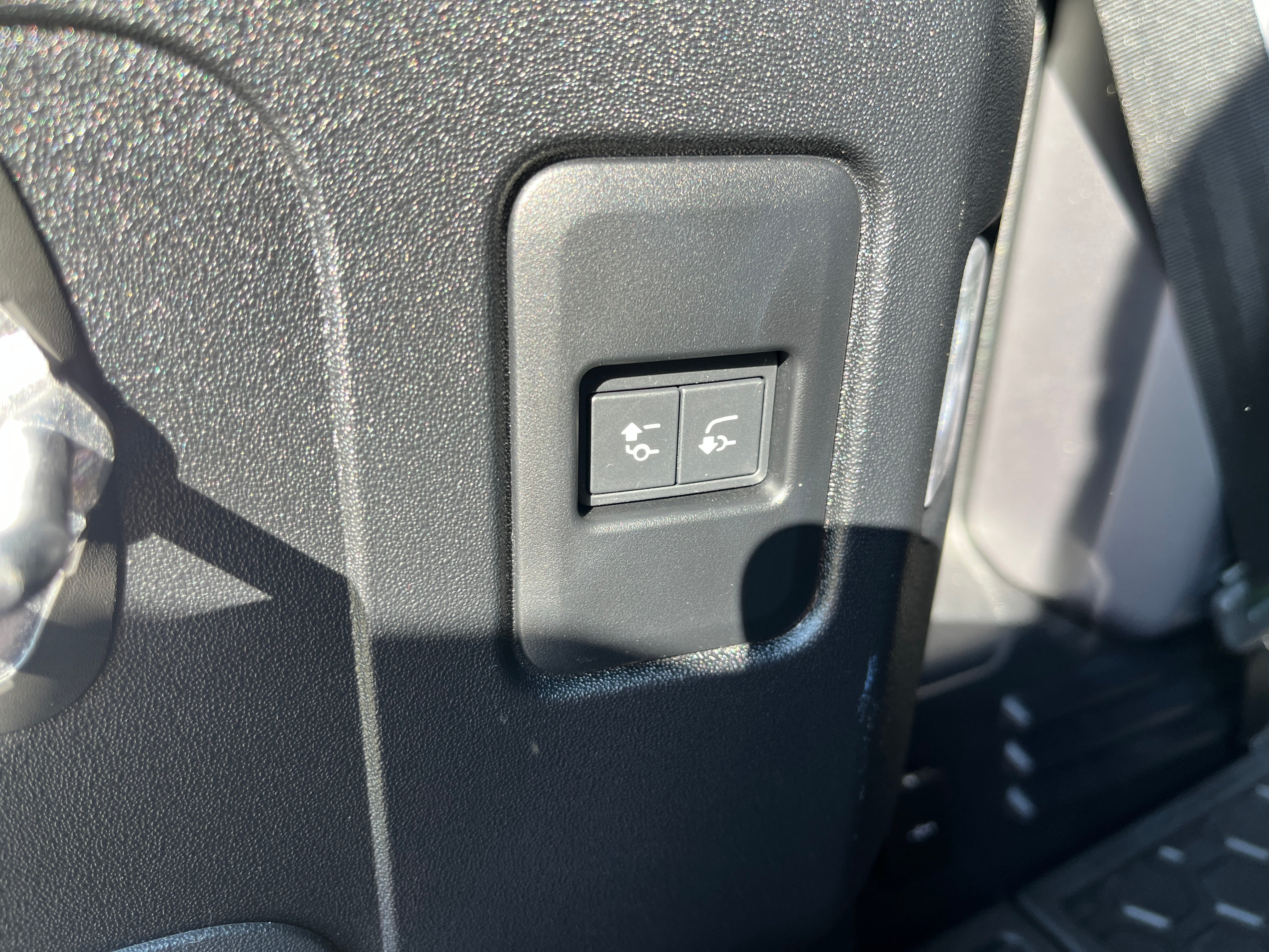 2024 Land Rover Defender X-Dynamic SE