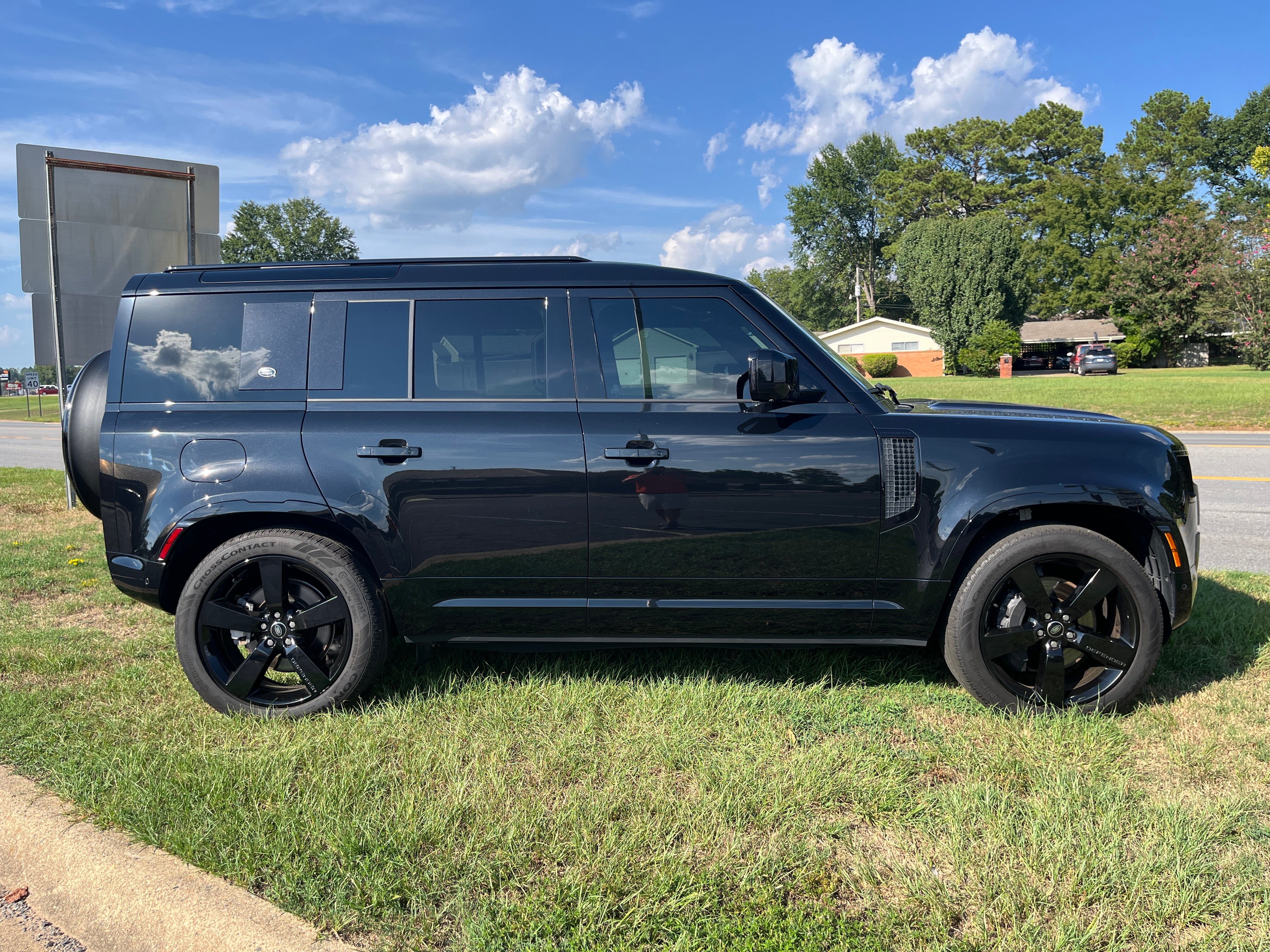 2024 Land Rover Defender X-Dynamic SE