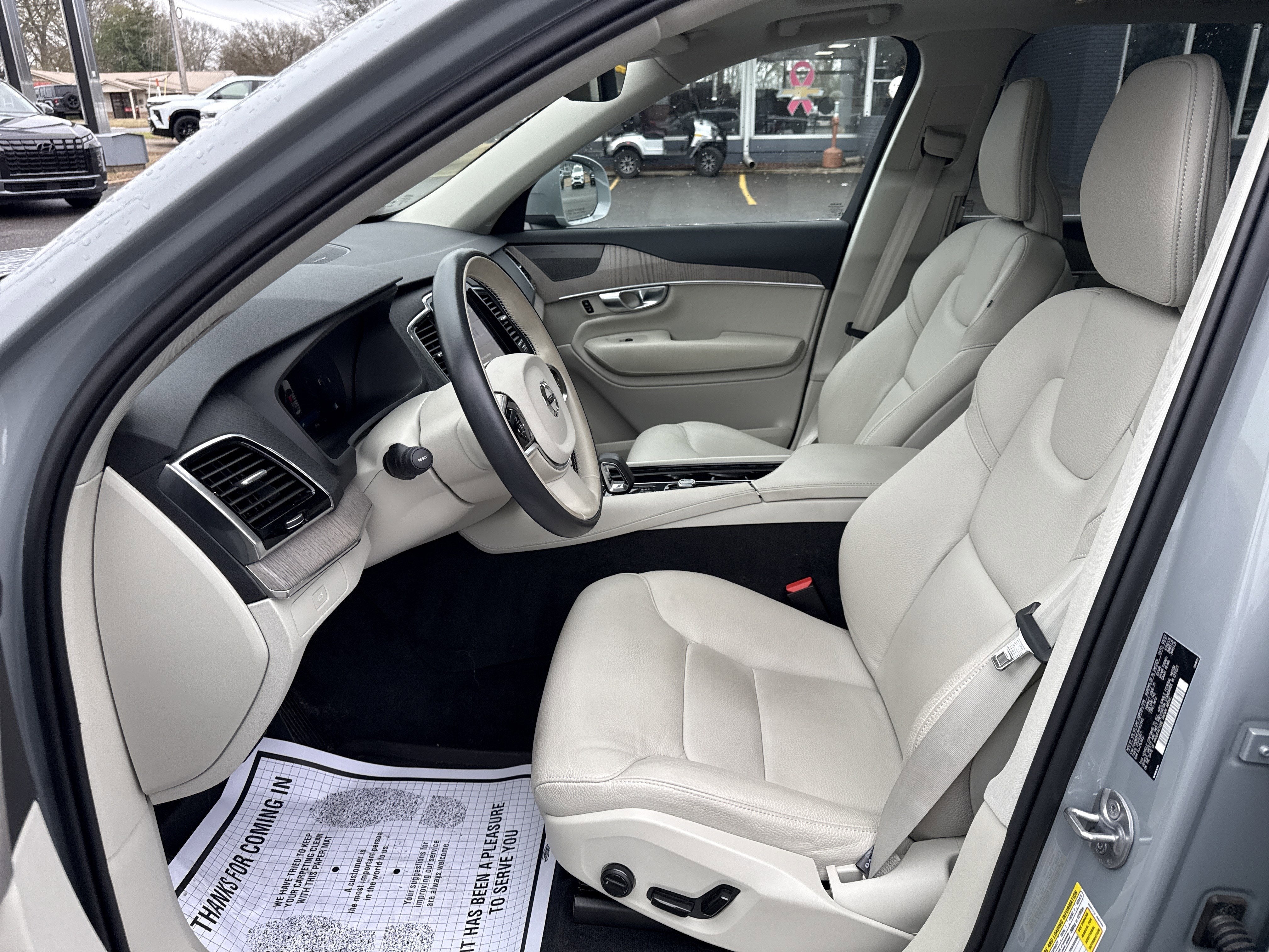 2024 Volvo XC90 Plus Bright Theme