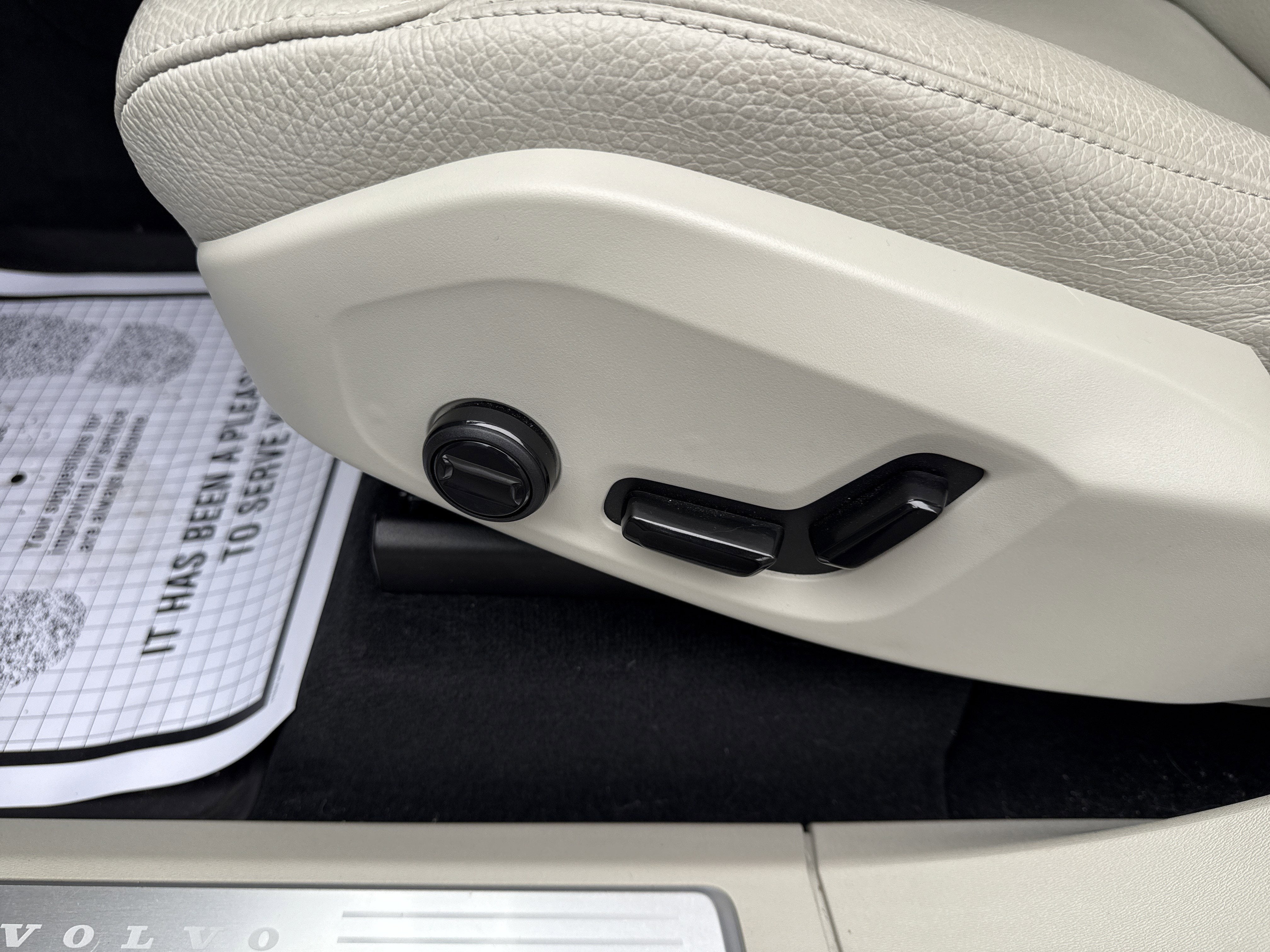 2024 Volvo XC90 Plus Bright Theme