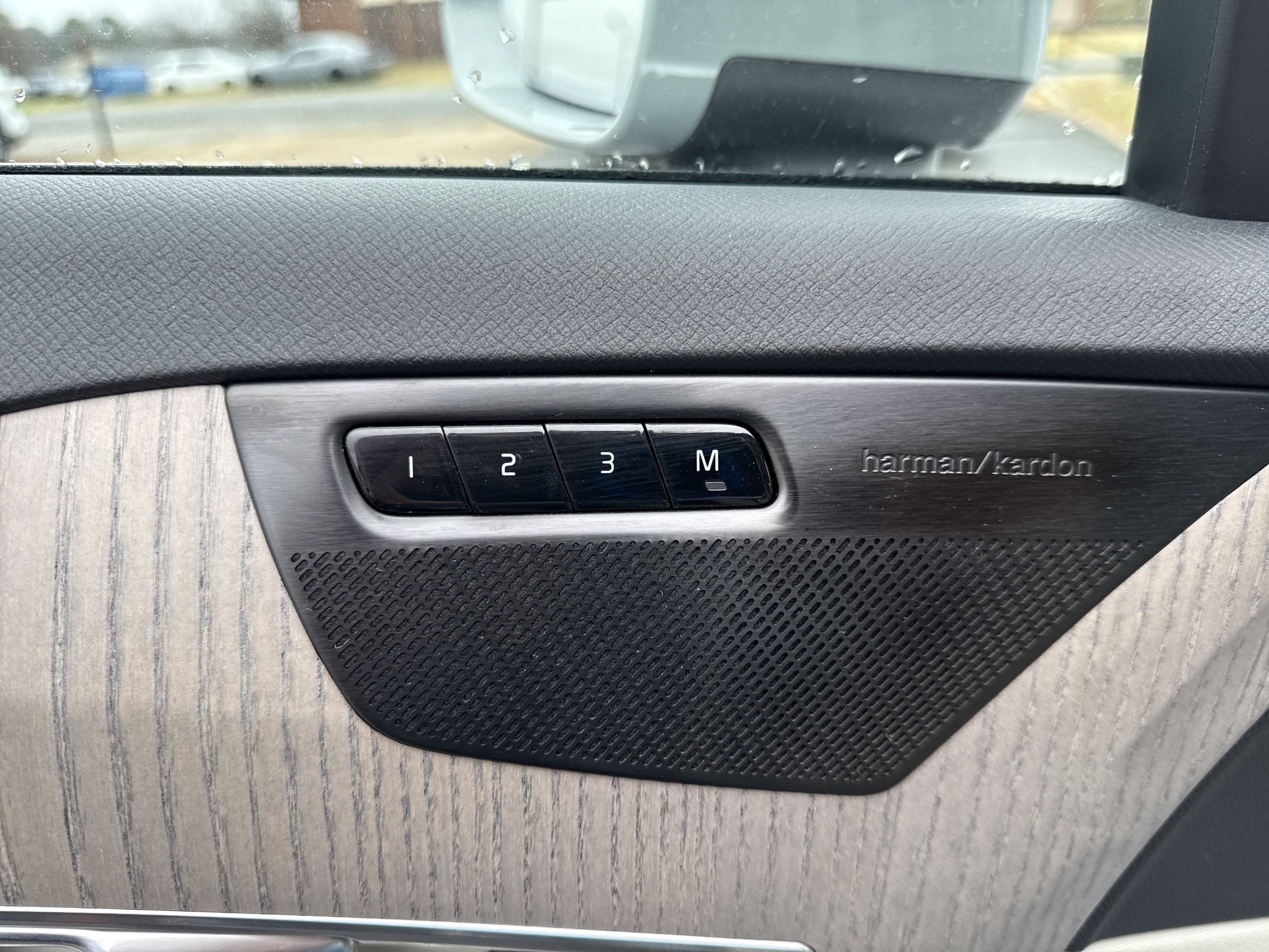 2024 Volvo XC90 Plus Bright Theme