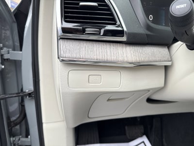 2024 Volvo XC90 Plus Bright Theme