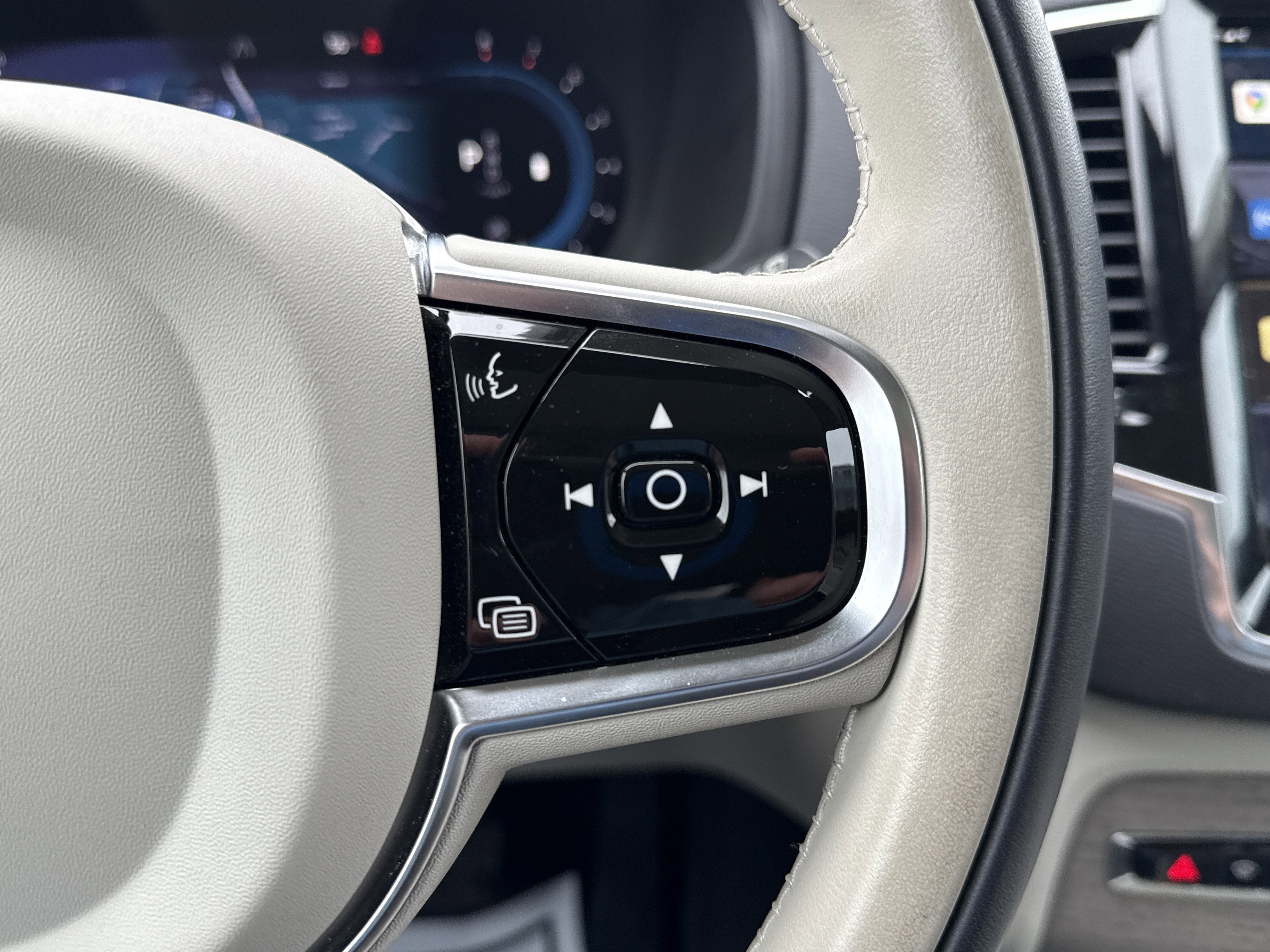 2024 Volvo XC90 Plus Bright Theme