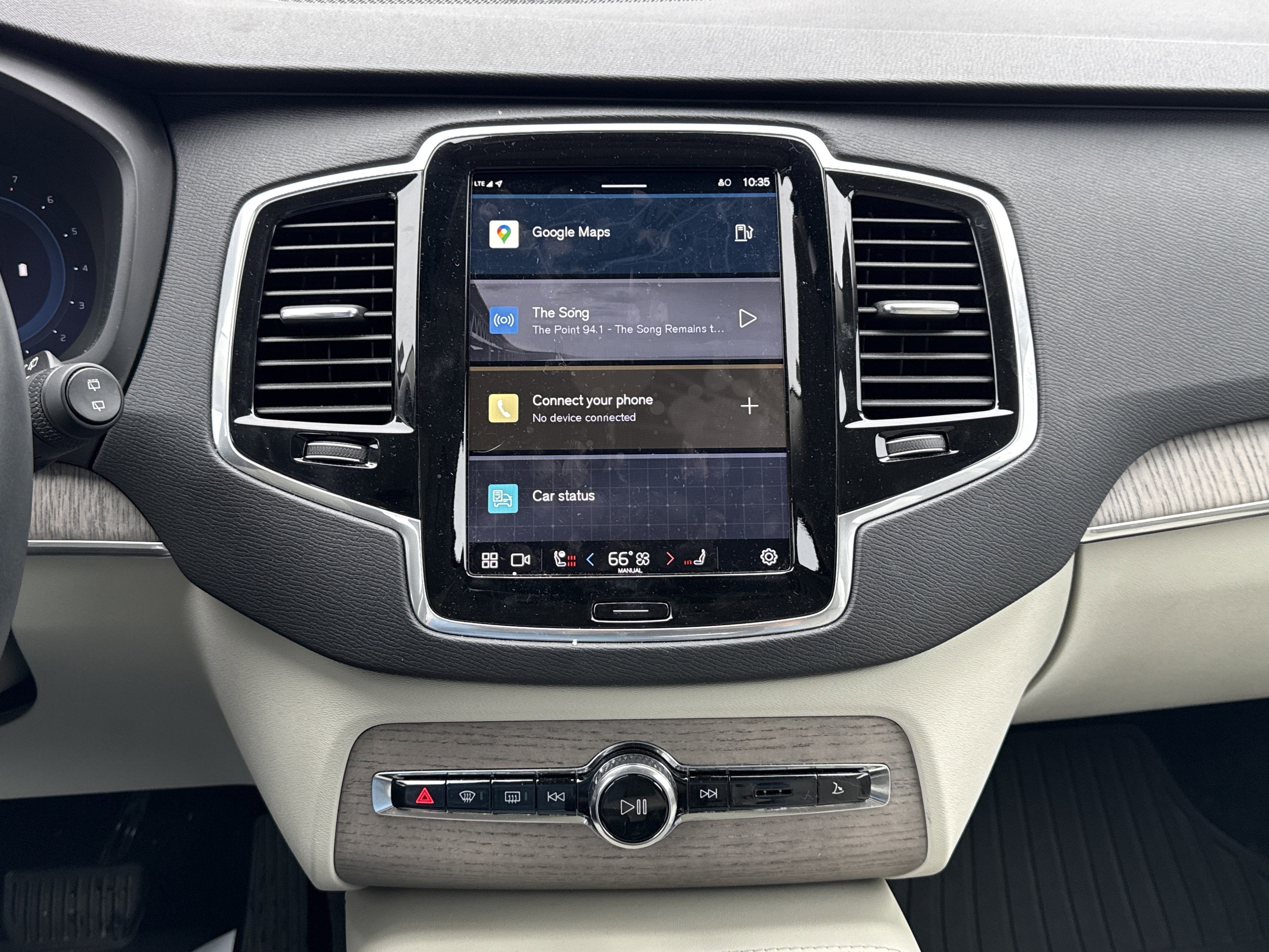 2024 Volvo XC90 Plus Bright Theme