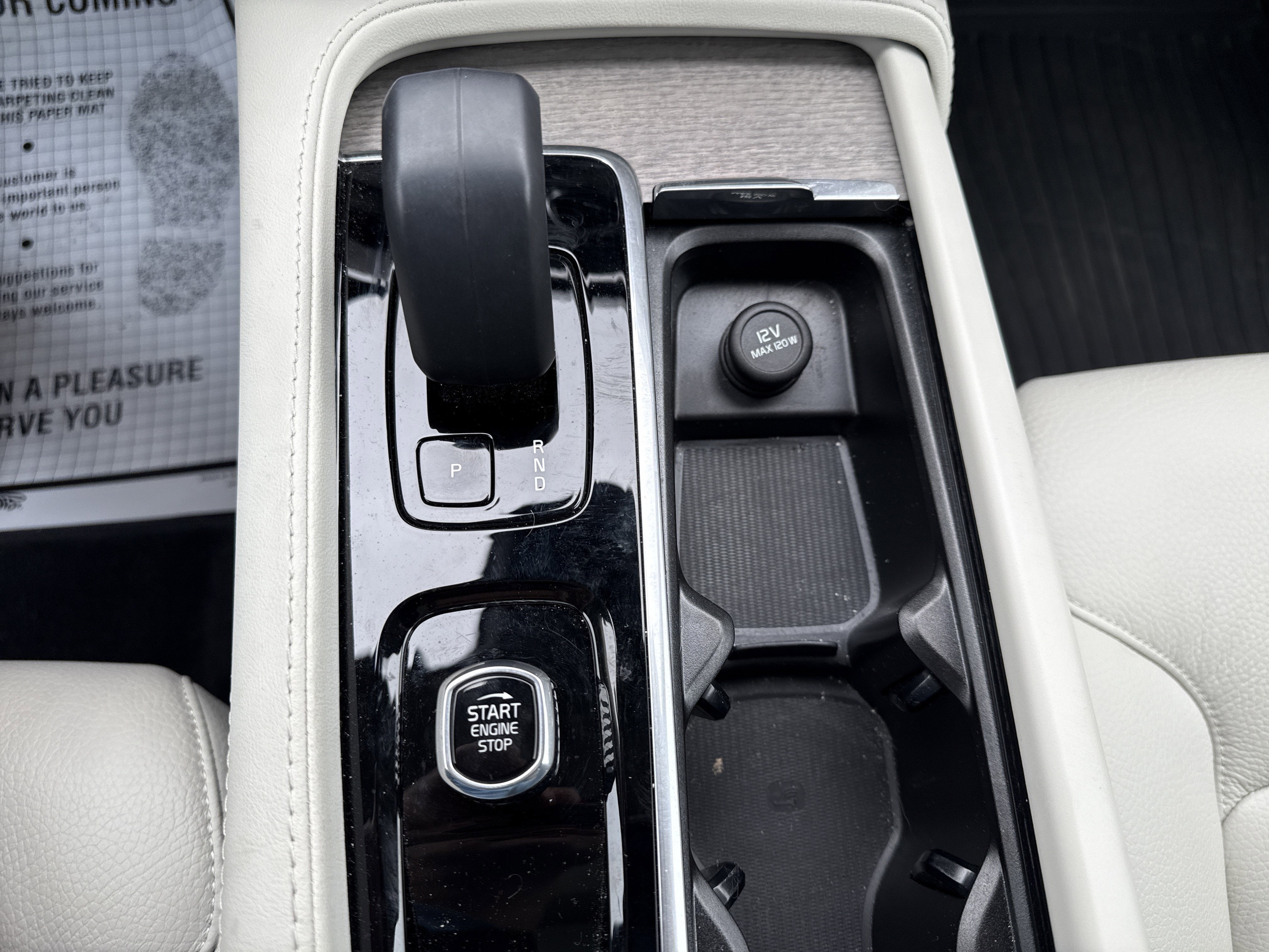 2024 Volvo XC90 Plus Bright Theme