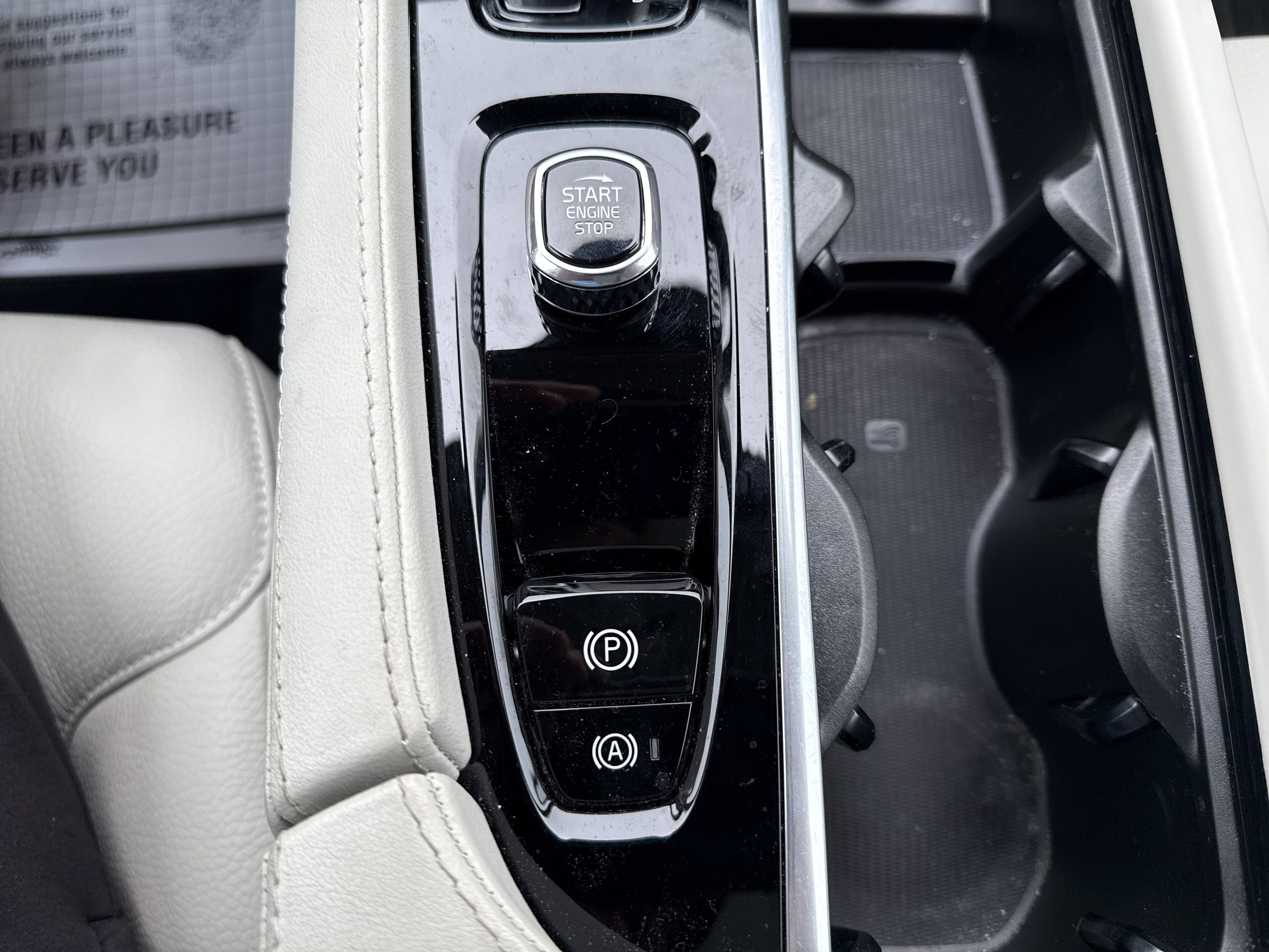 2024 Volvo XC90 Plus Bright Theme