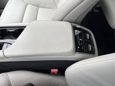 2024 Volvo XC90 Plus Bright Theme