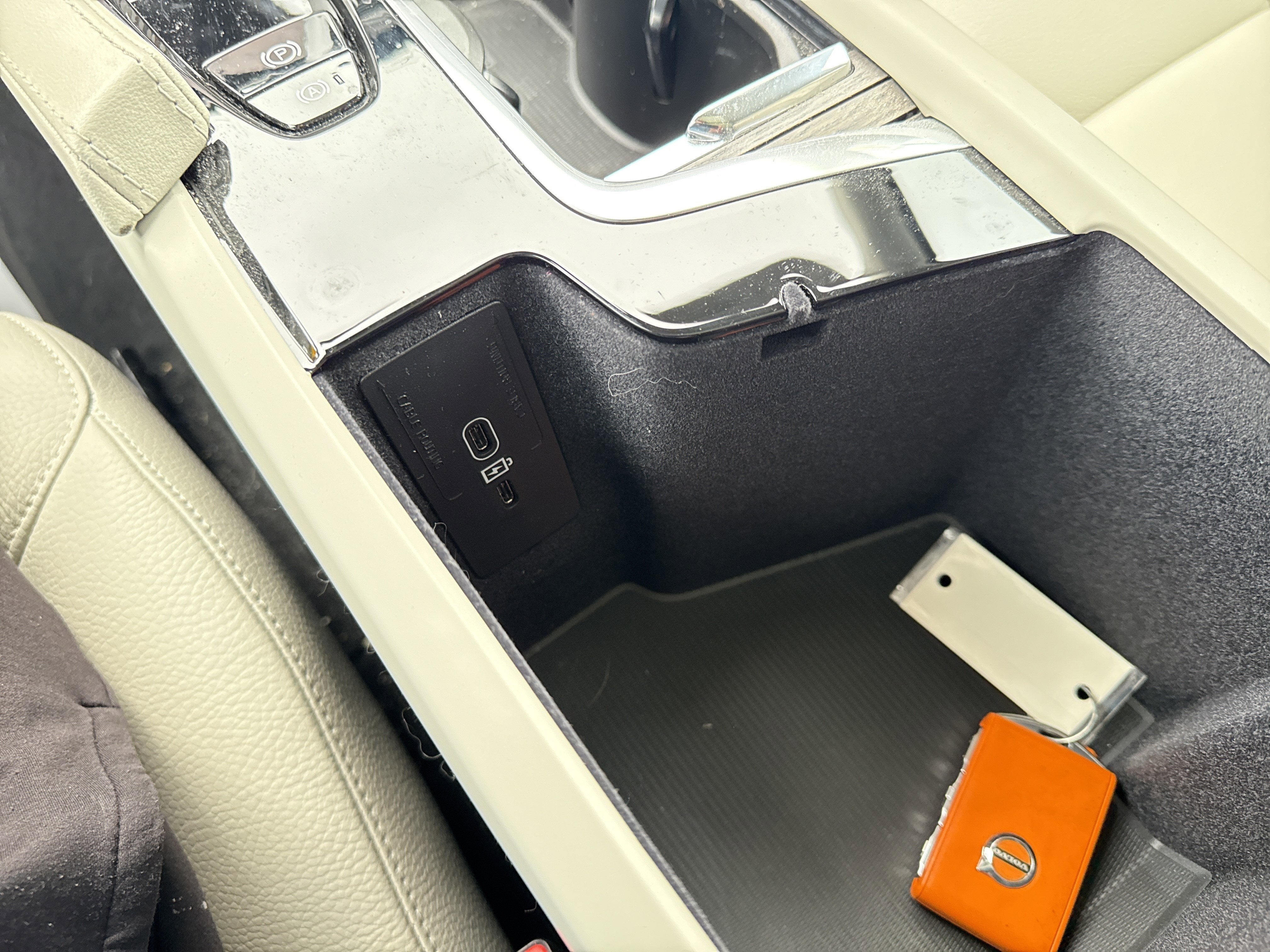 2024 Volvo XC90 Plus Bright Theme