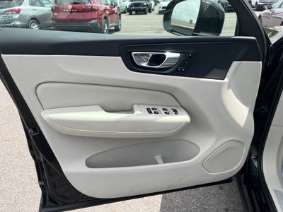 2023 Volvo XC60 Plus Bright Theme