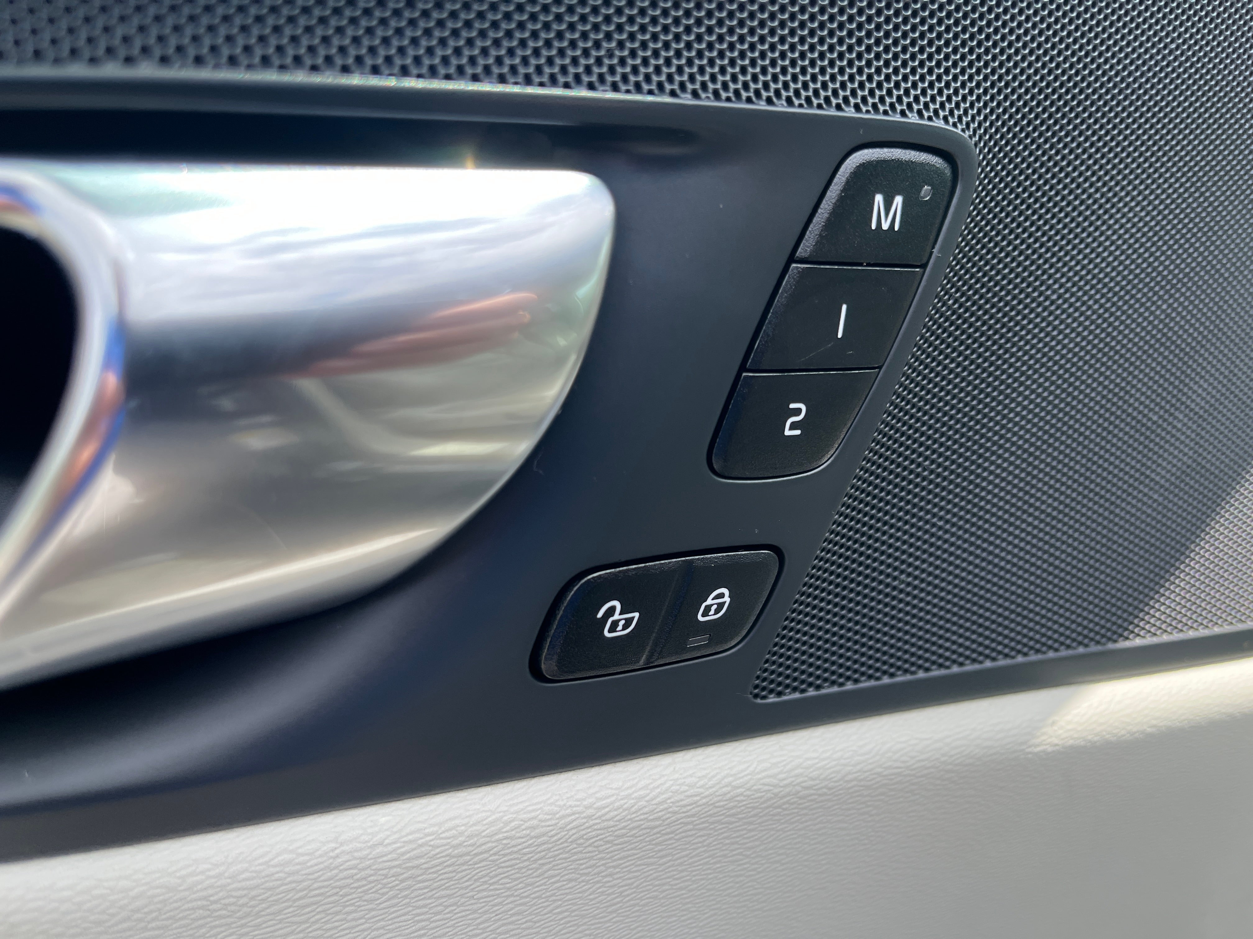 2023 Volvo XC60 Plus Bright Theme