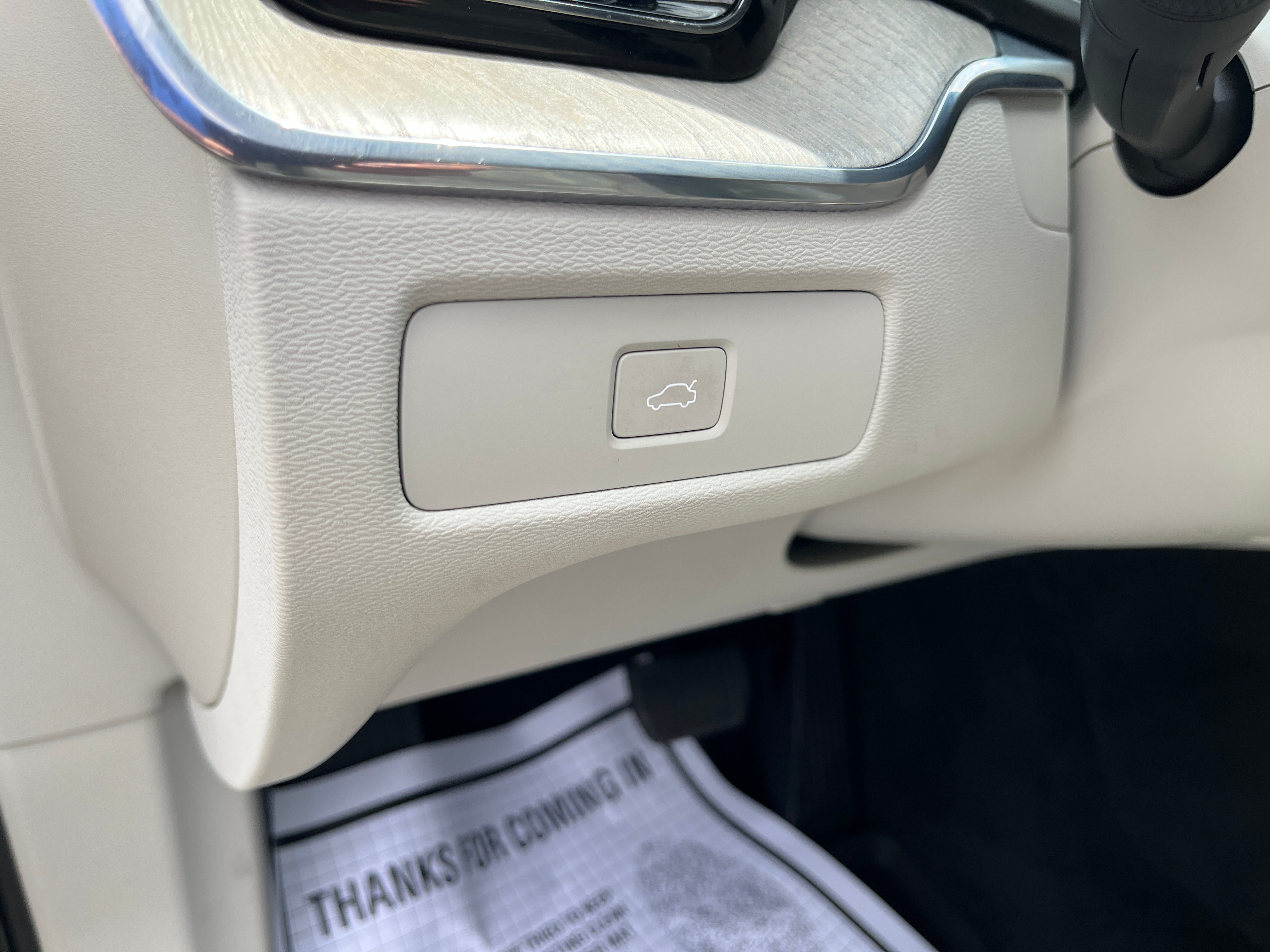 2023 Volvo XC60 Plus Bright Theme