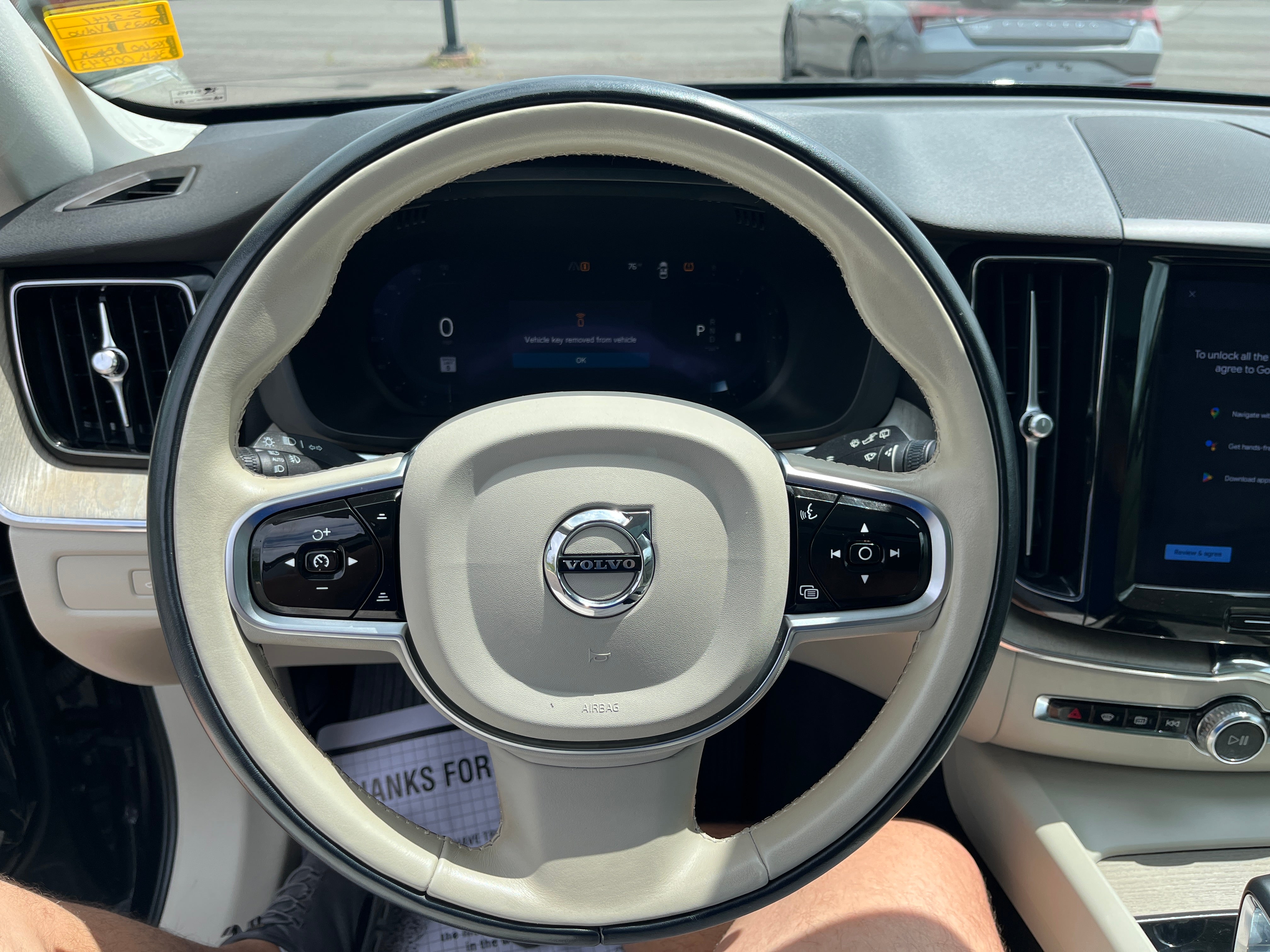 2023 Volvo XC60 Plus Bright Theme