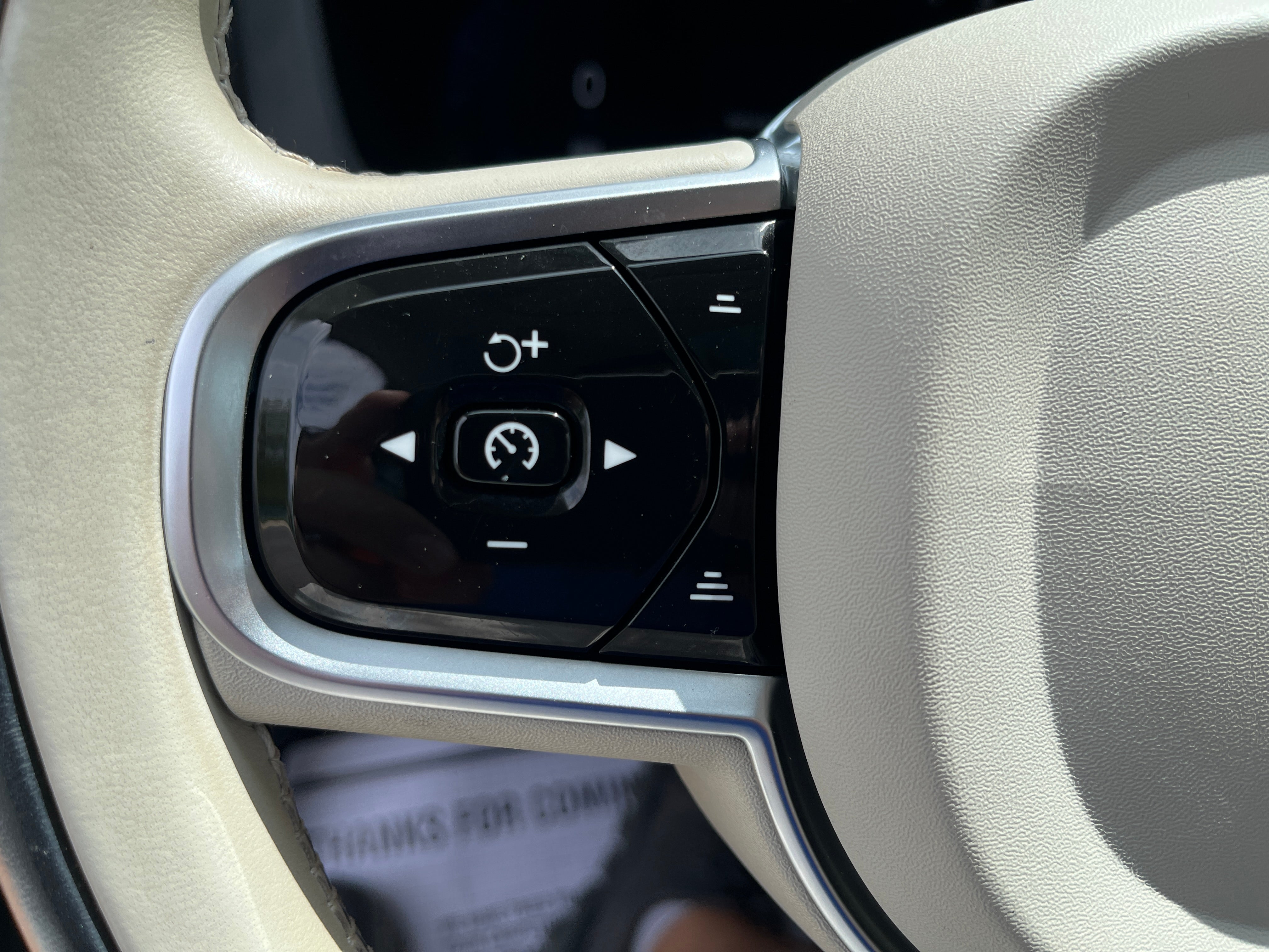 2023 Volvo XC60 Plus Bright Theme