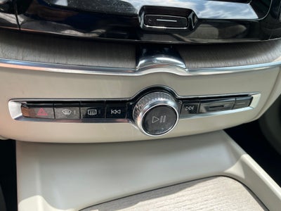2023 Volvo XC60 Plus Bright Theme