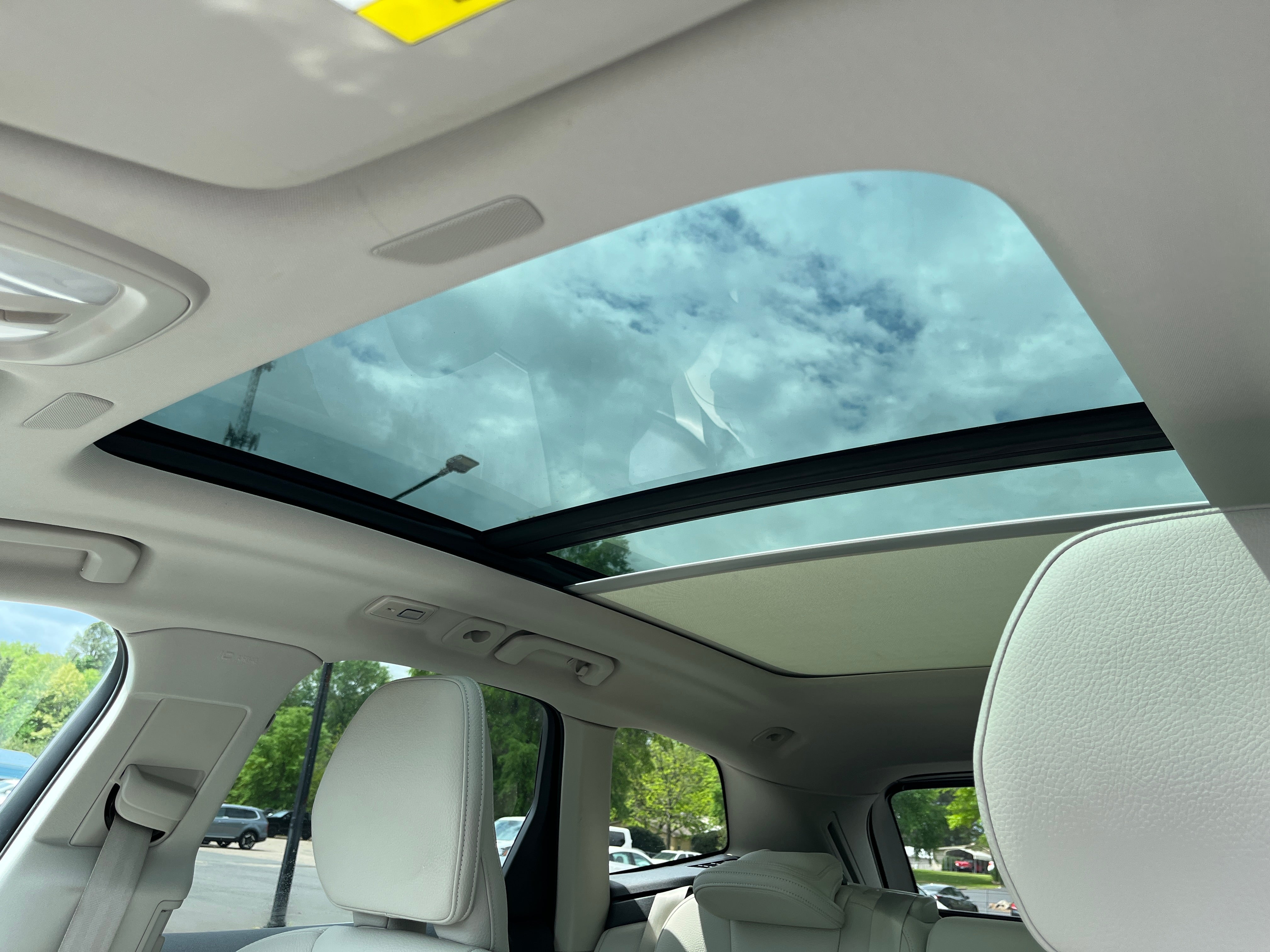 2023 Volvo XC60 Plus Bright Theme