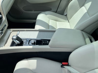 2023 Volvo XC60 Plus Bright Theme