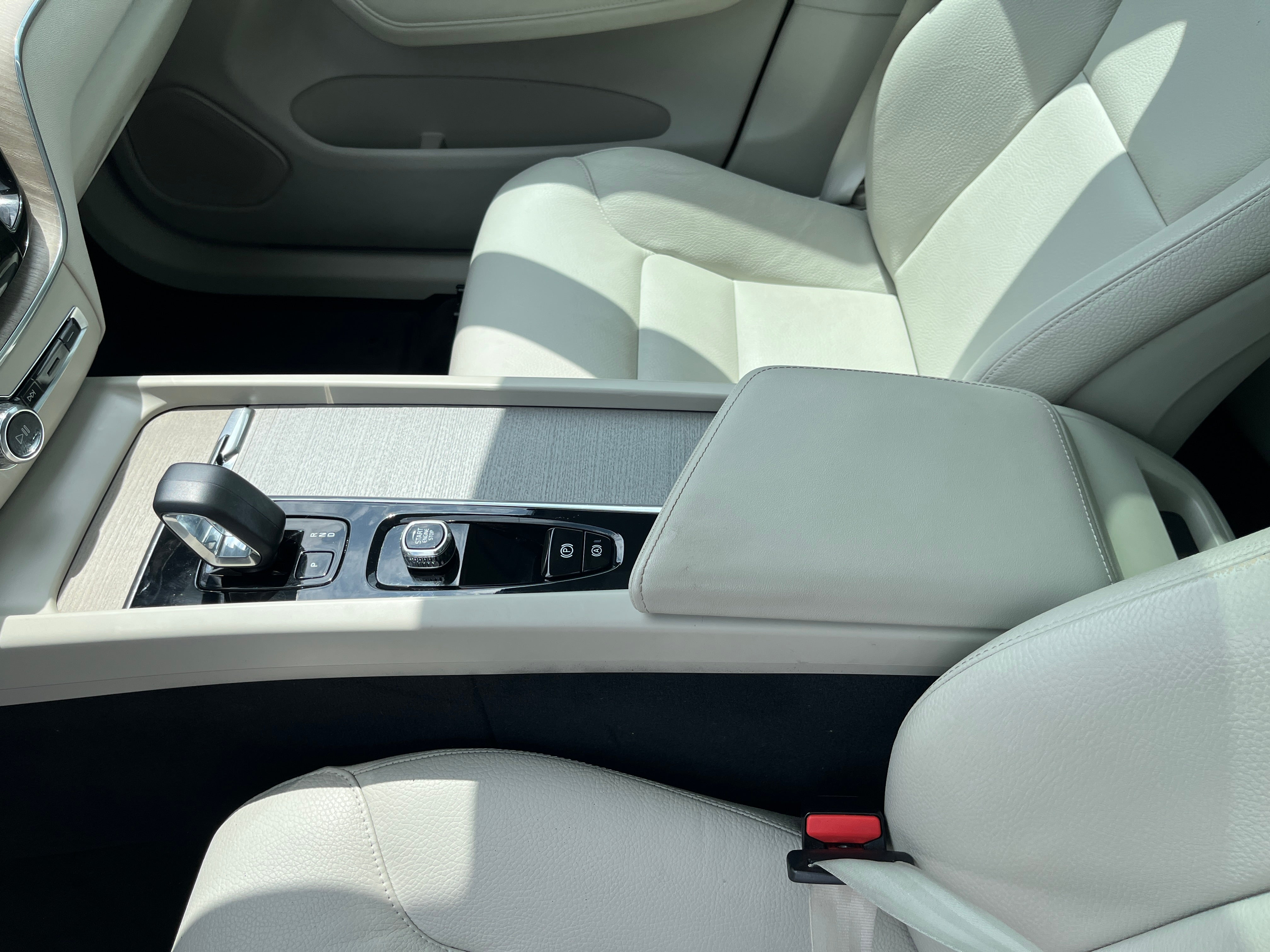 2023 Volvo XC60 Plus Bright Theme