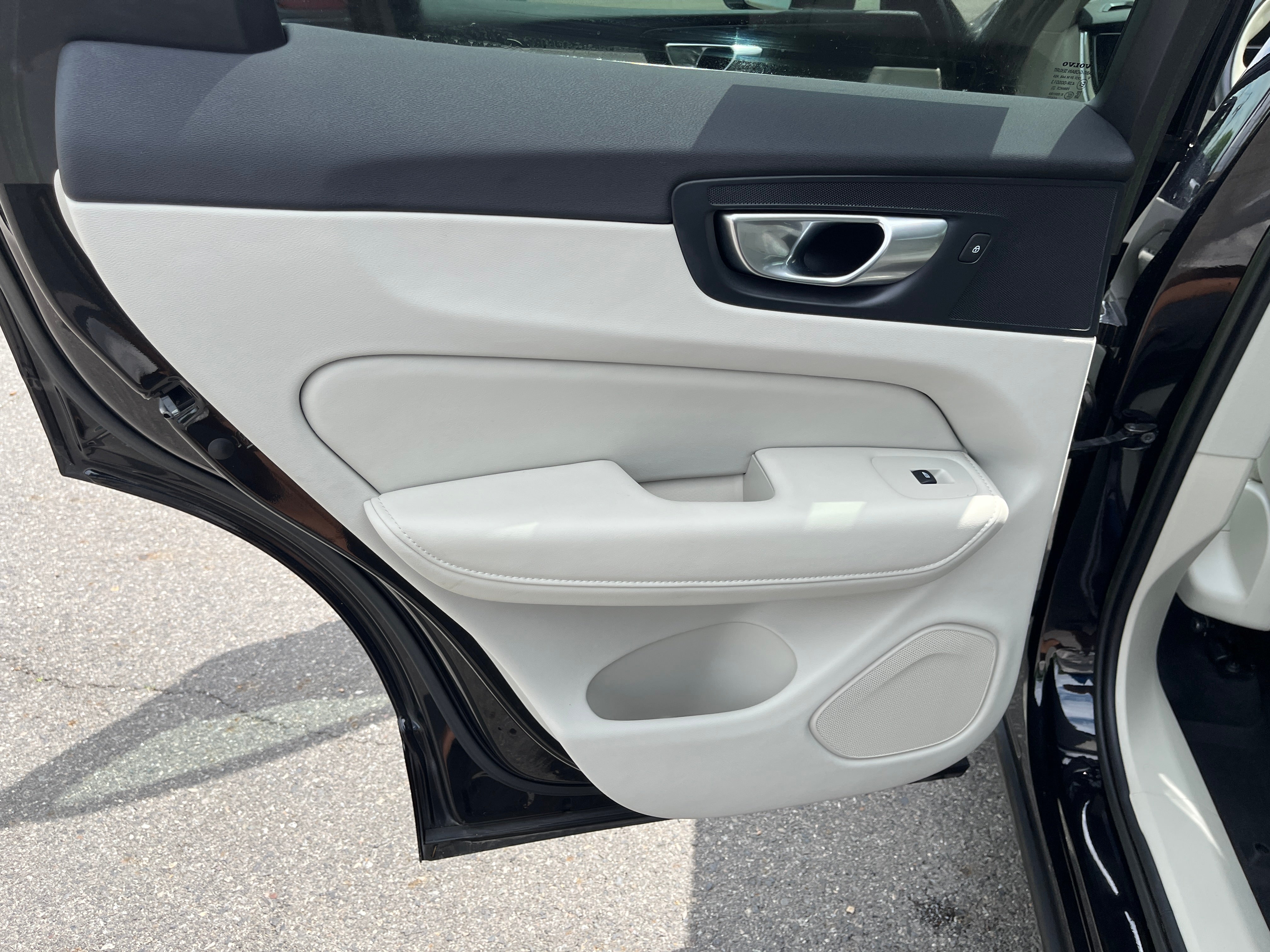 2023 Volvo XC60 Plus Bright Theme