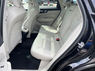 2023 Volvo XC60 Plus Bright Theme