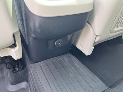 2023 Volvo XC60 Plus Bright Theme