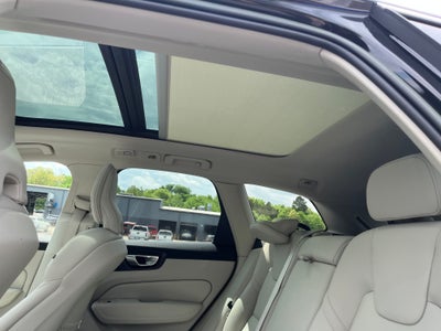 2023 Volvo XC60 Plus Bright Theme