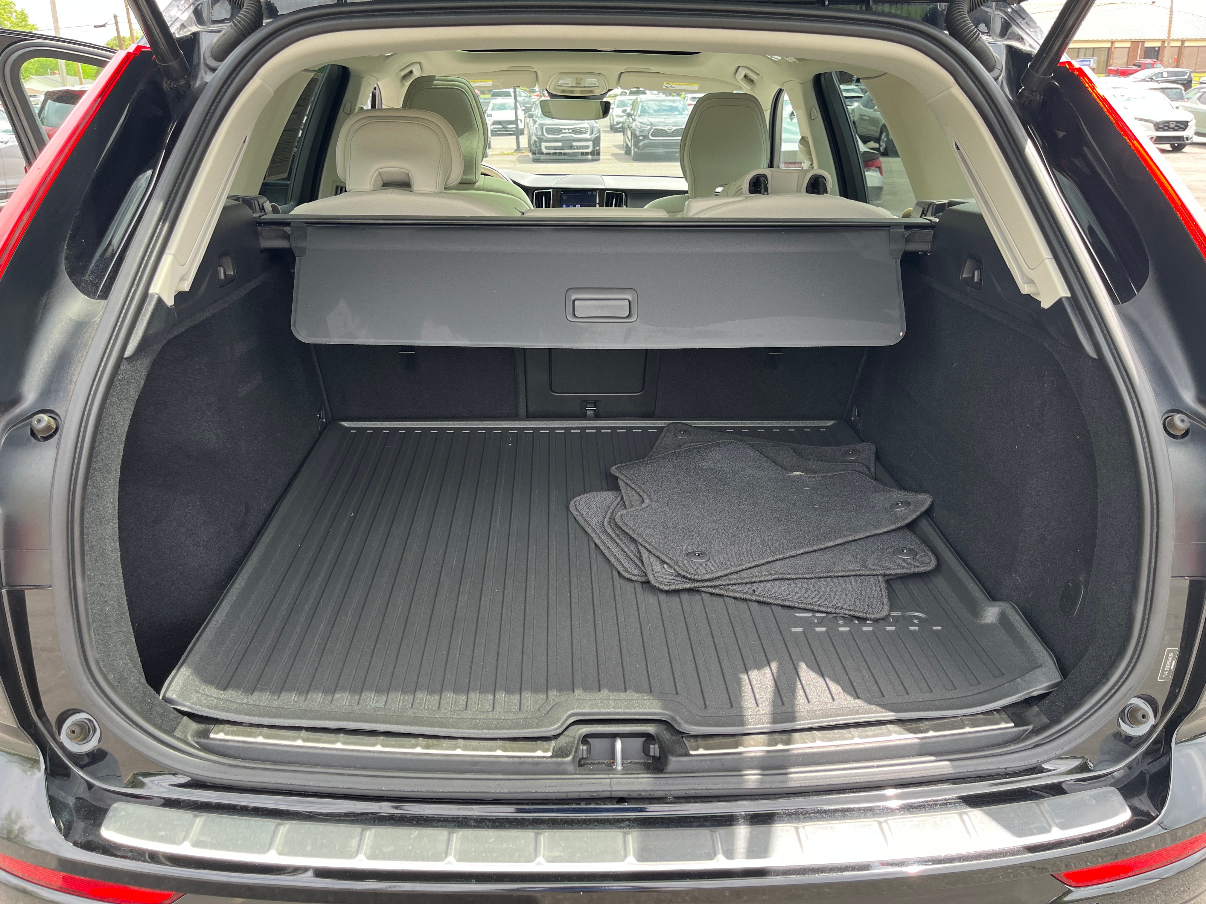 2023 Volvo XC60 Plus Bright Theme