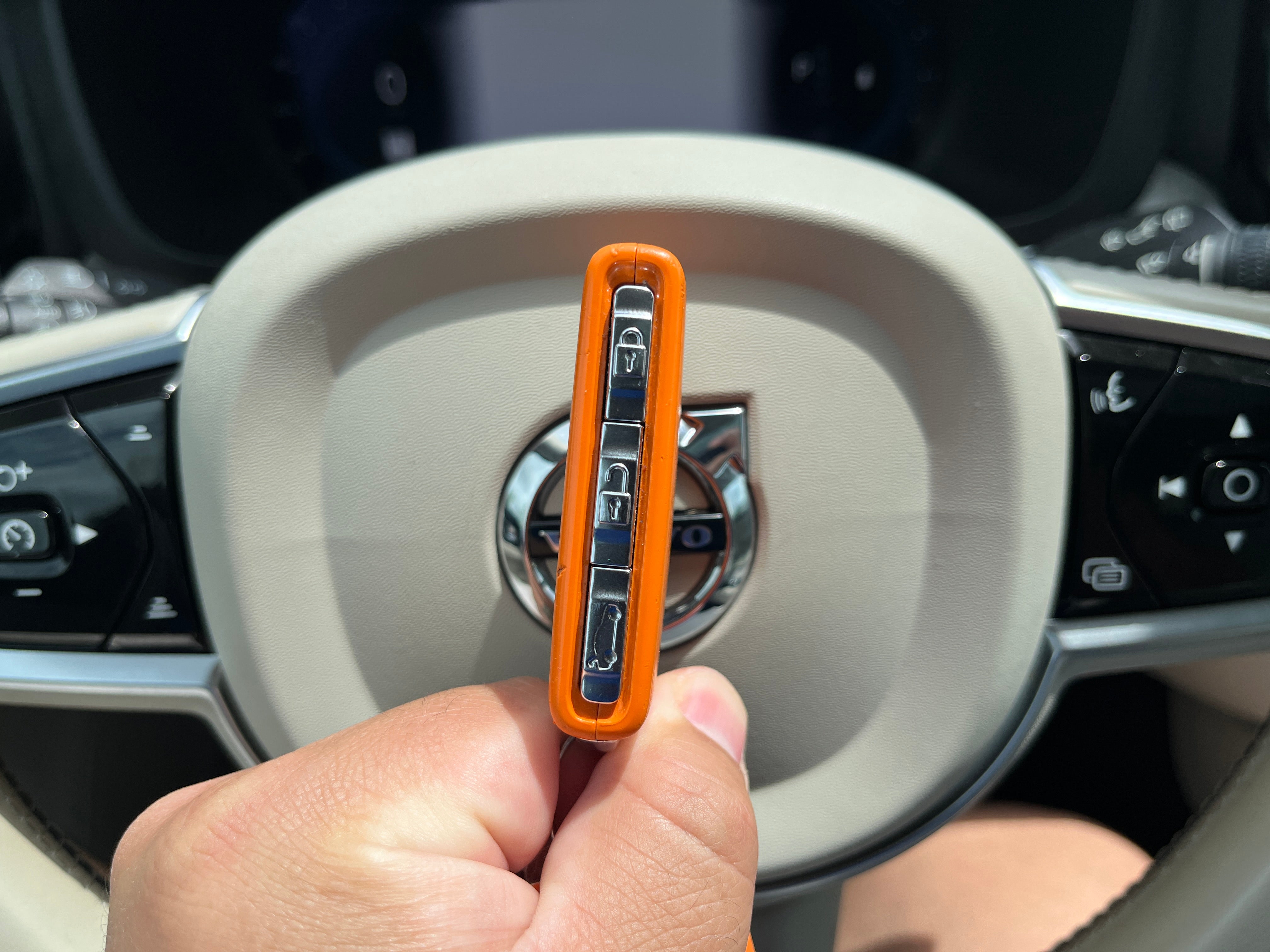 2023 Volvo XC60 Plus Bright Theme