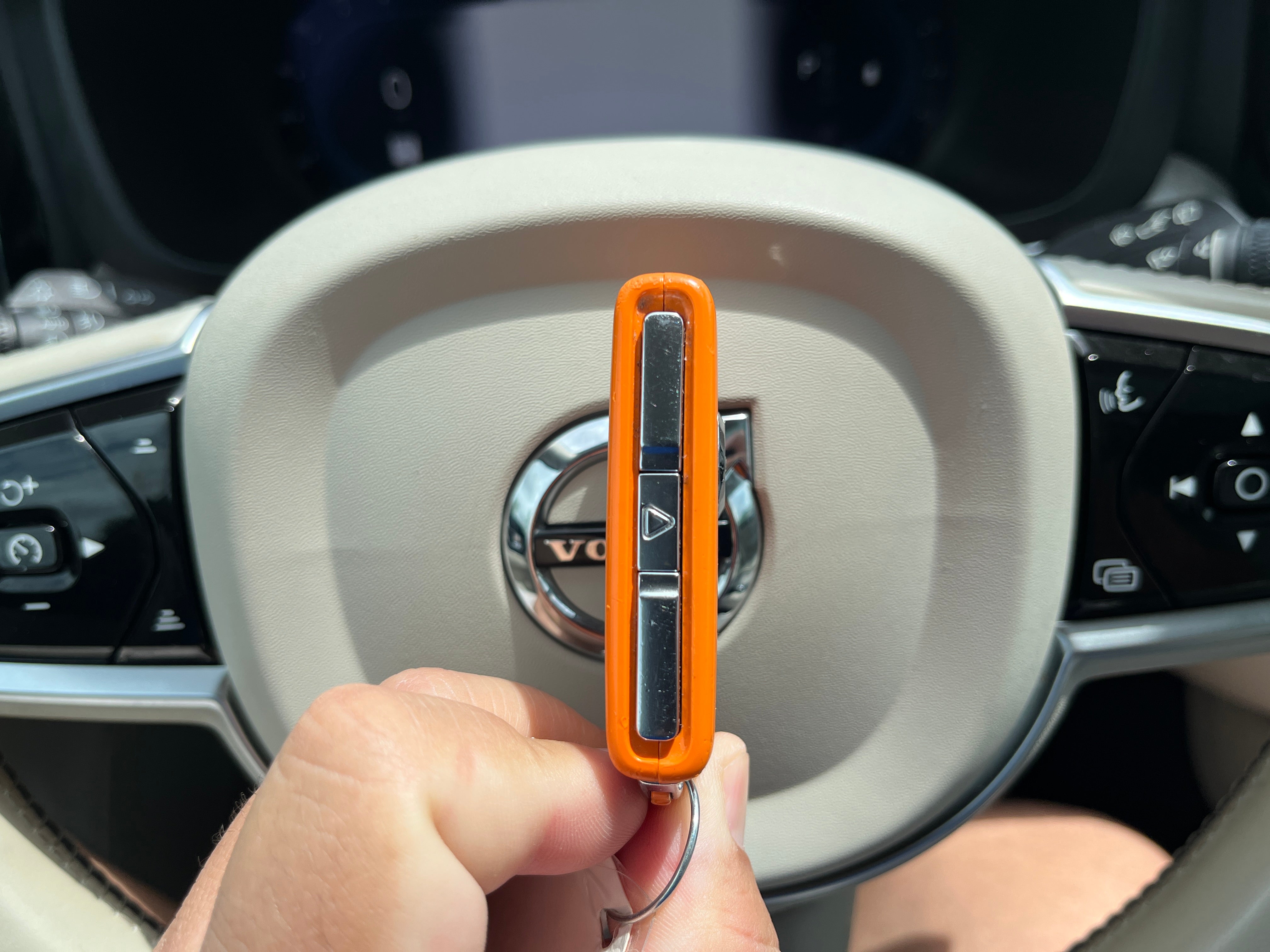 2023 Volvo XC60 Plus Bright Theme