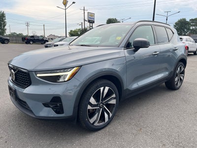 2023 Volvo XC40 Plus Dark Theme