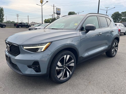 2023 Volvo XC40 Plus Dark Theme