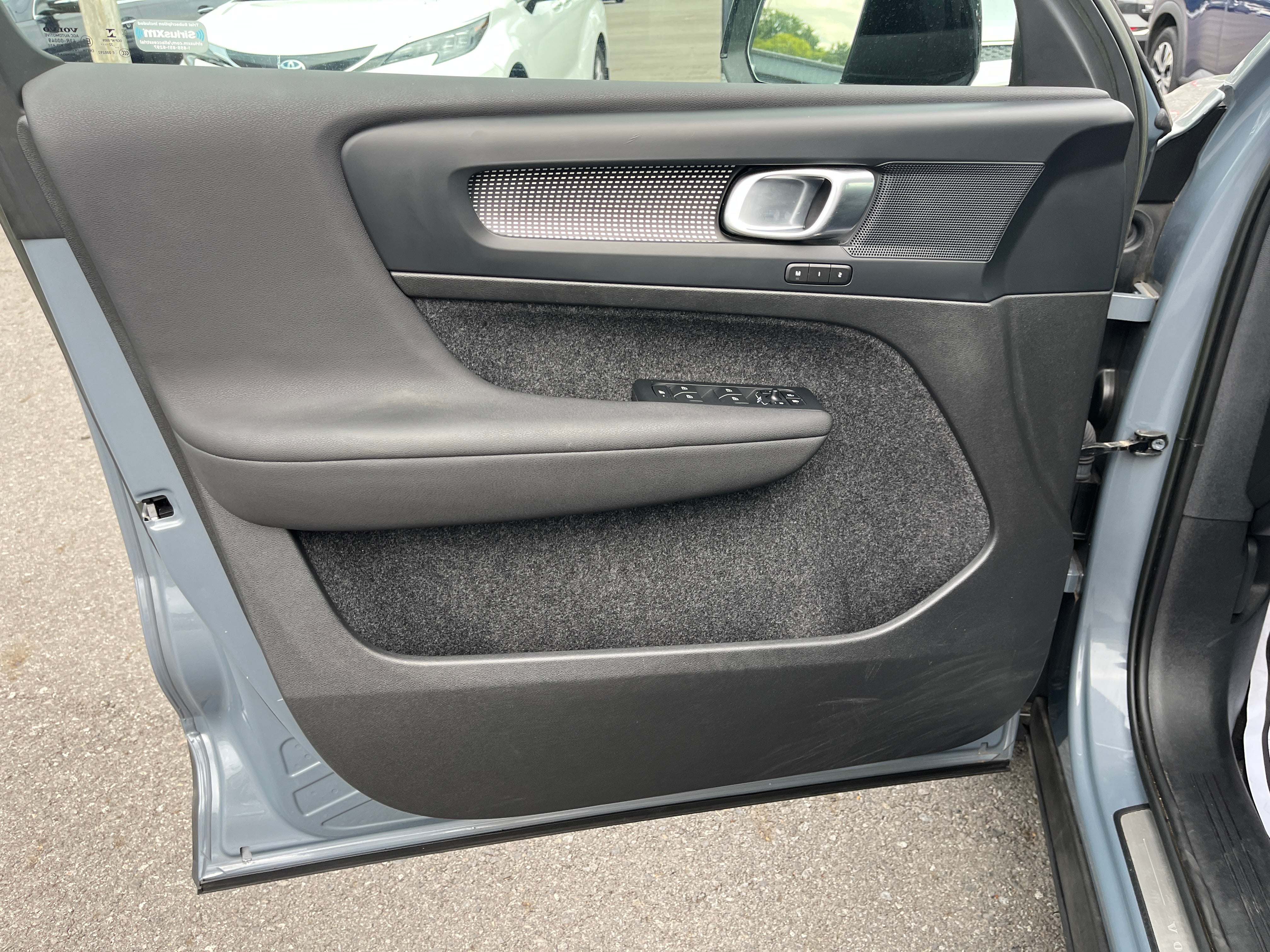 2023 Volvo XC40 Plus Dark Theme