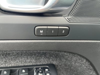 2023 Volvo XC40 Plus Dark Theme