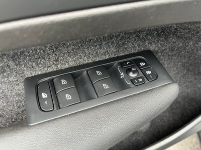 2023 Volvo XC40 Plus Dark Theme