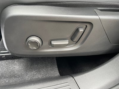 2023 Volvo XC40 Plus Dark Theme