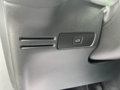 2023 Volvo XC40 Plus Dark Theme