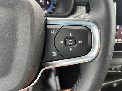 2023 Volvo XC40 Plus Dark Theme