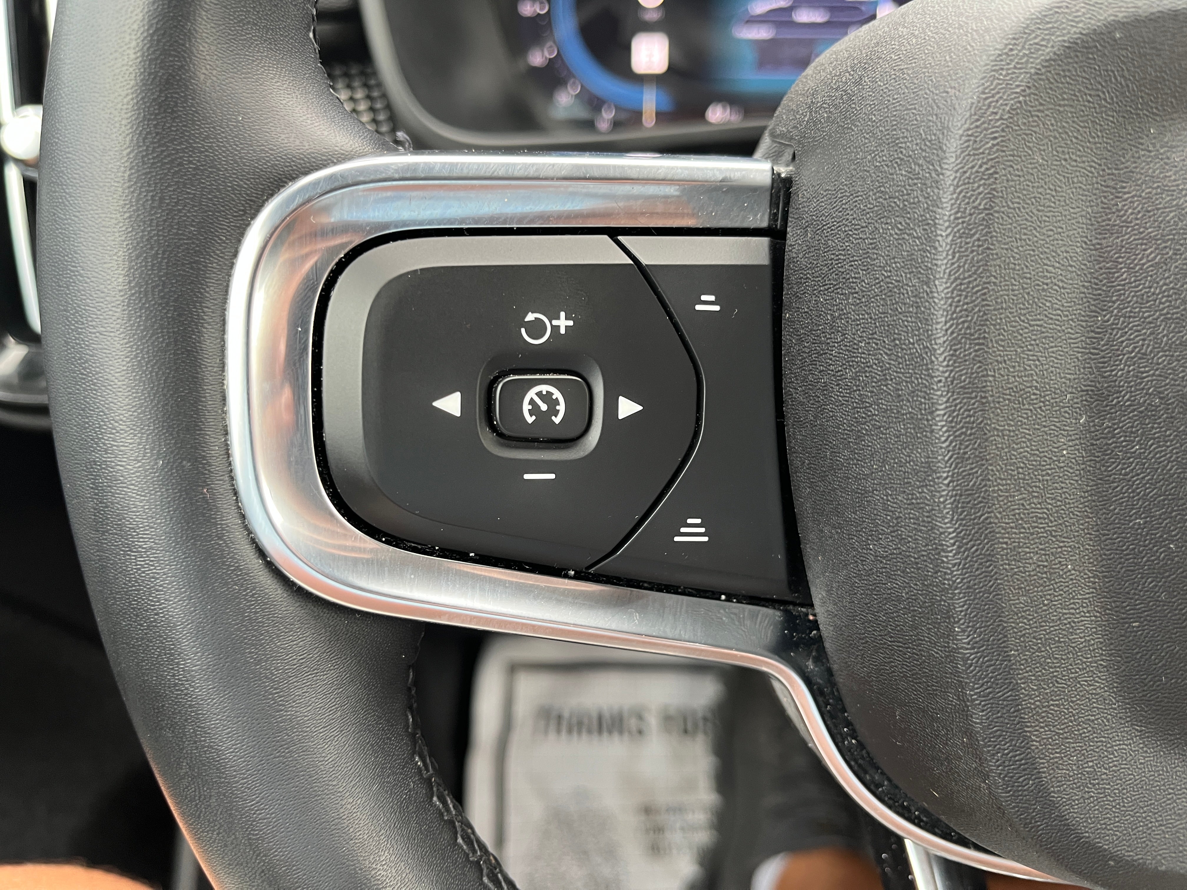 2023 Volvo XC40 Plus Dark Theme