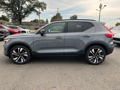 2023 Volvo XC40 Plus Dark Theme