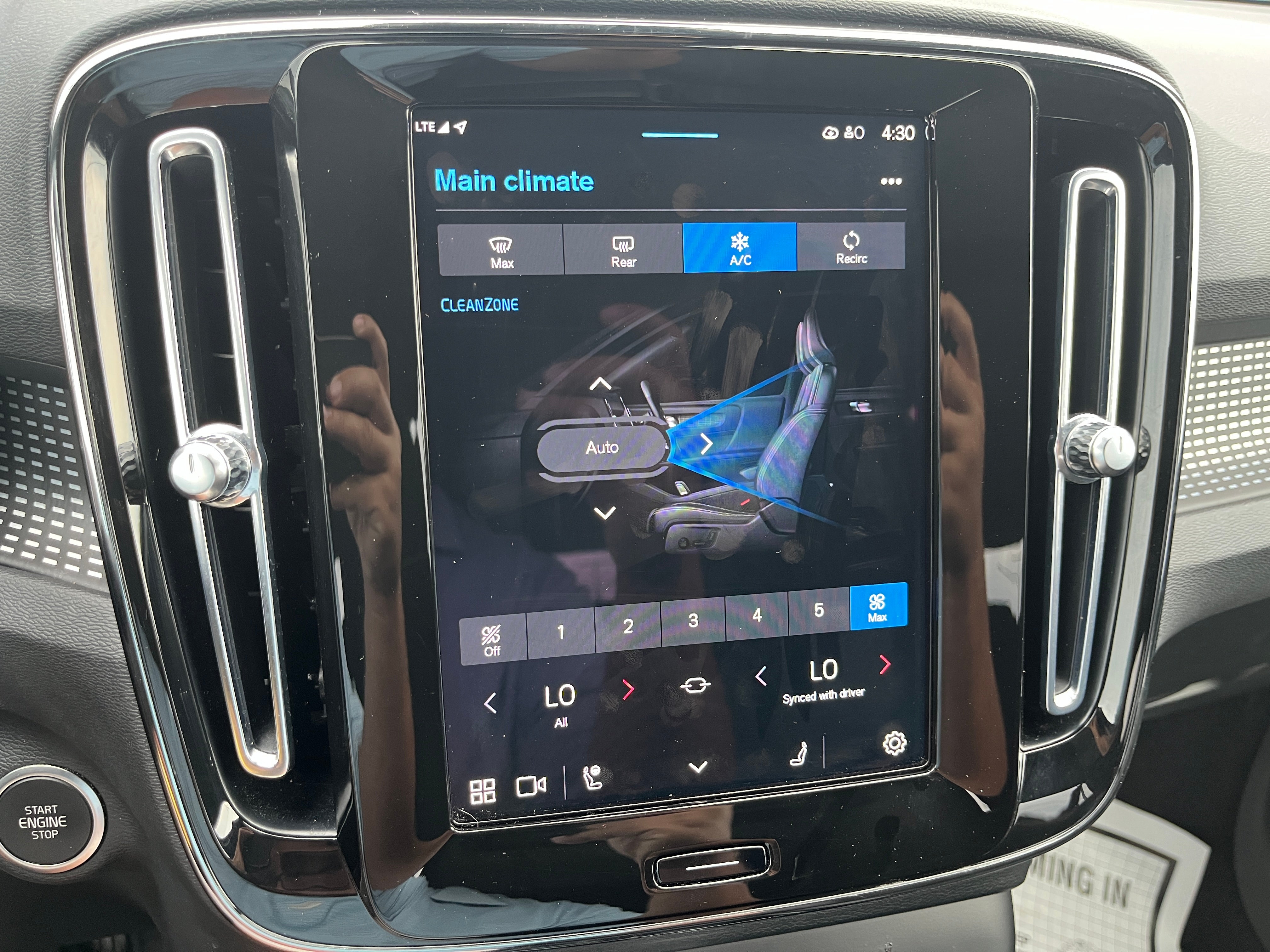 2023 Volvo XC40 Plus Dark Theme