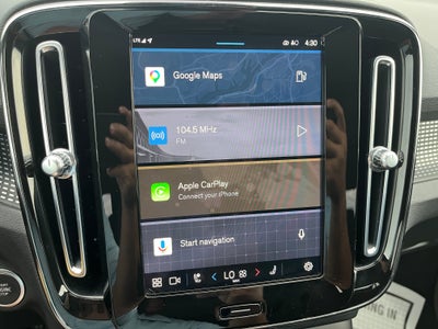 2023 Volvo XC40 Plus Dark Theme