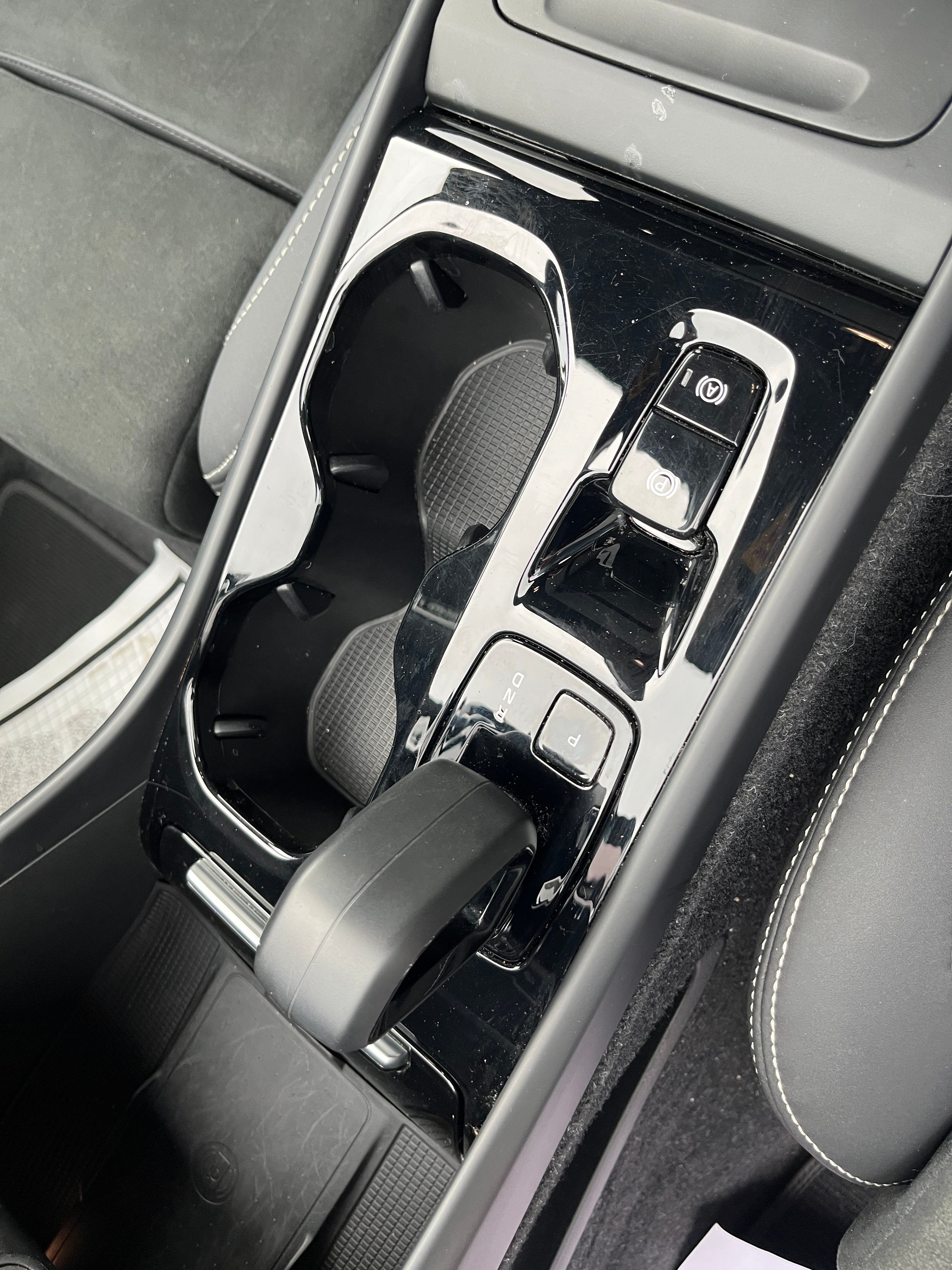 2023 Volvo XC40 Plus Dark Theme