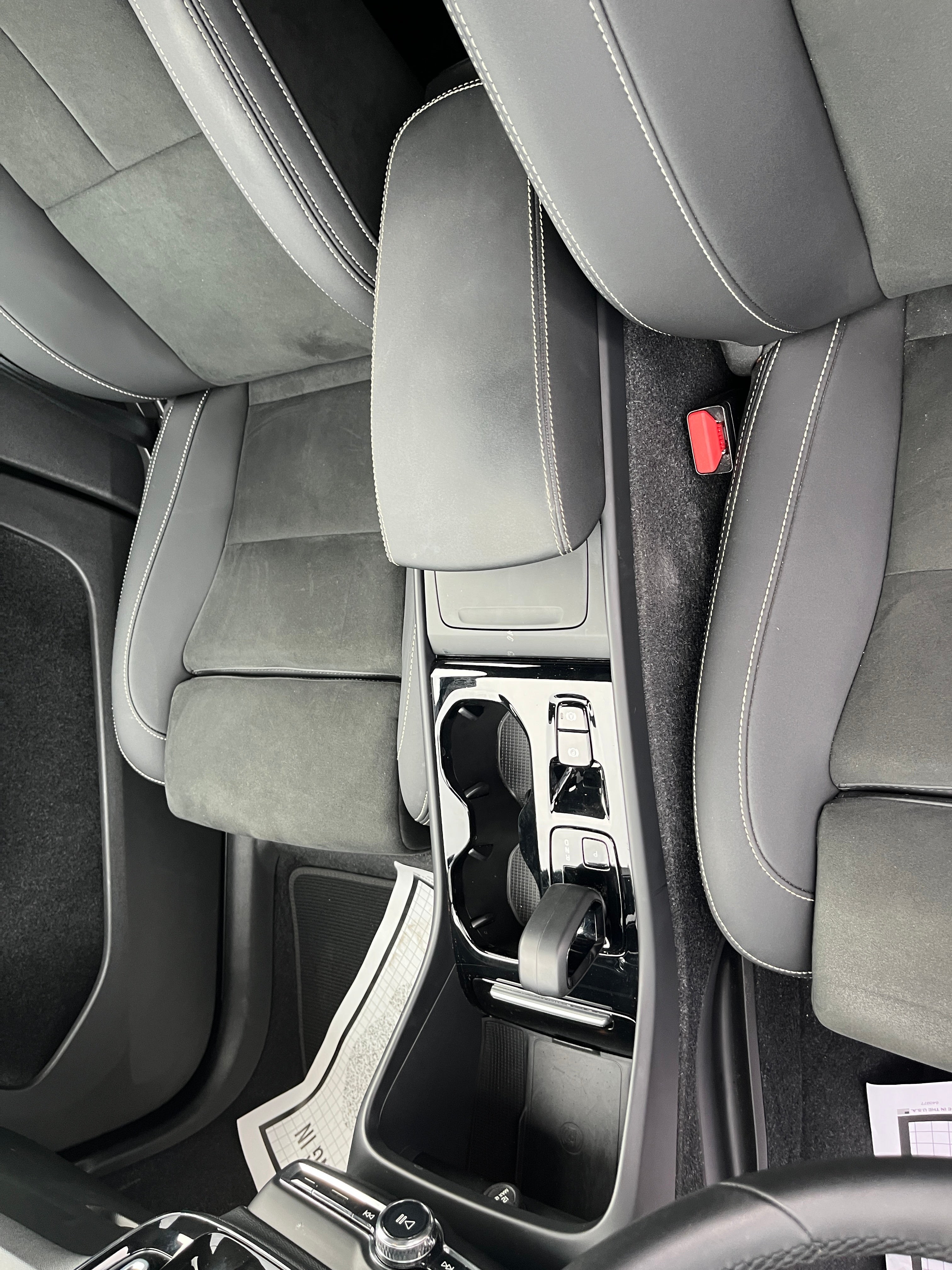 2023 Volvo XC40 Plus Dark Theme
