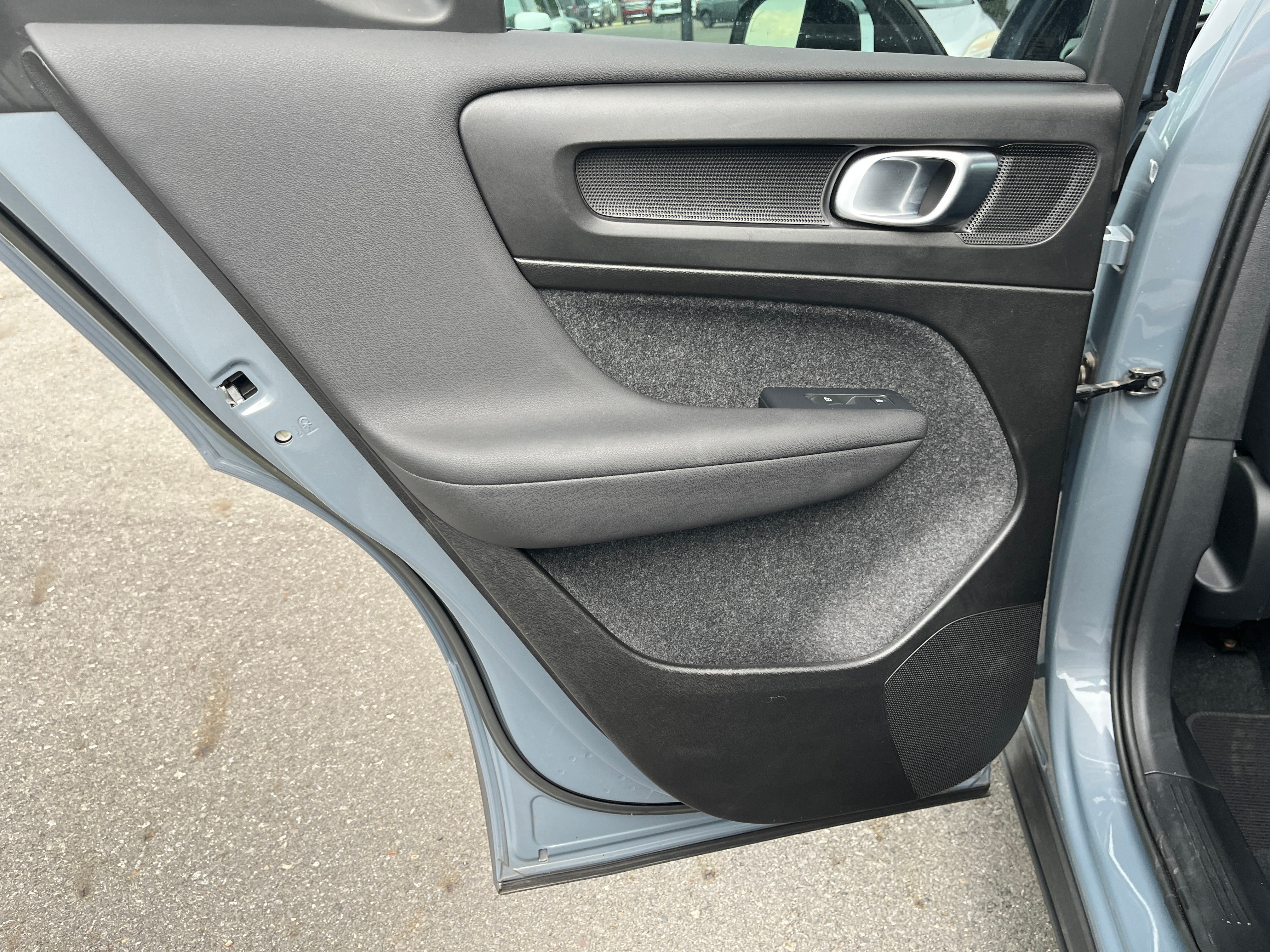 2023 Volvo XC40 Plus Dark Theme