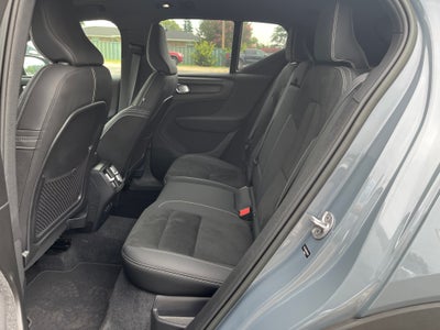 2023 Volvo XC40 Plus Dark Theme