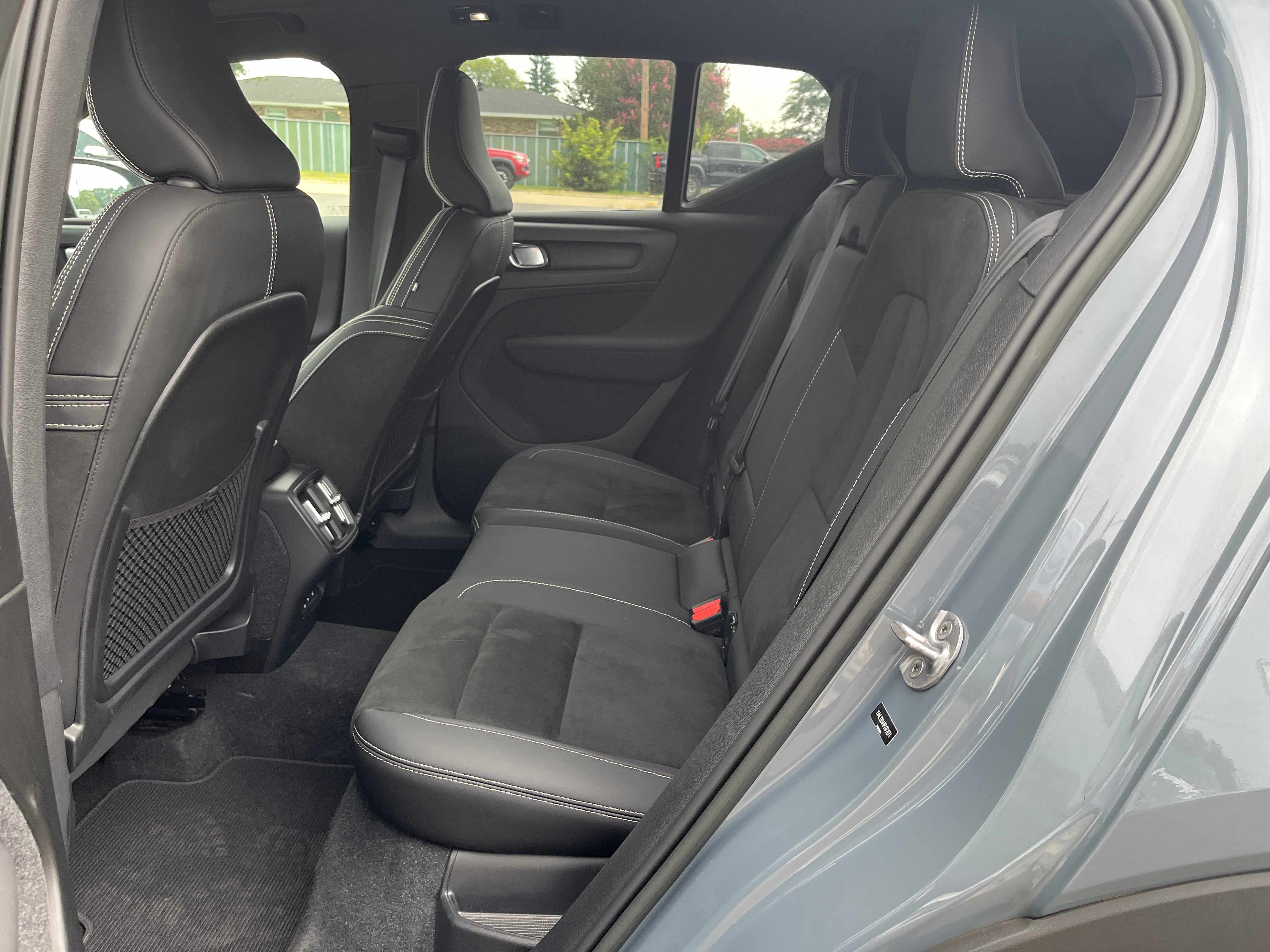 2023 Volvo XC40 Plus Dark Theme